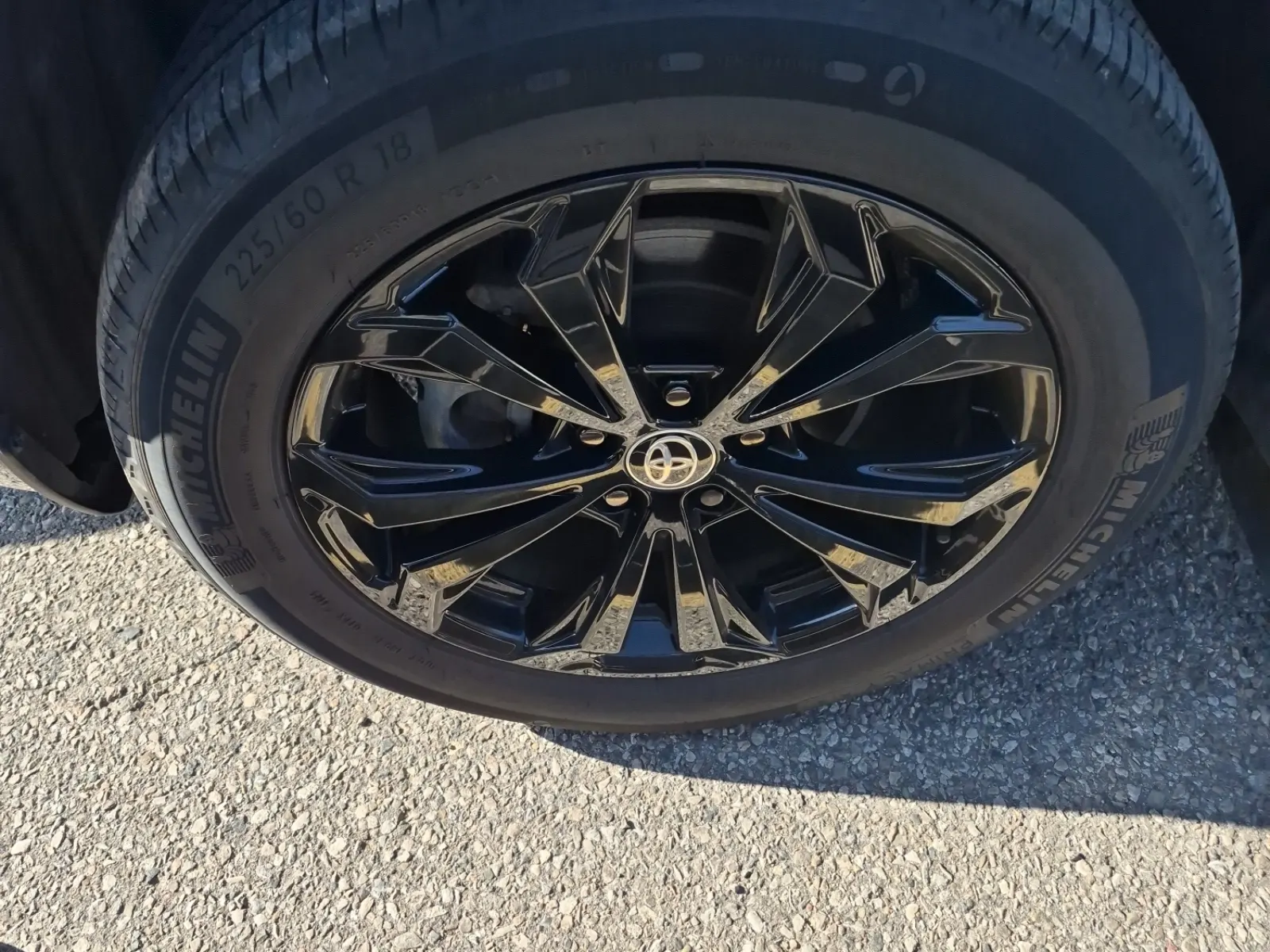 Front driver wheel/tire photo