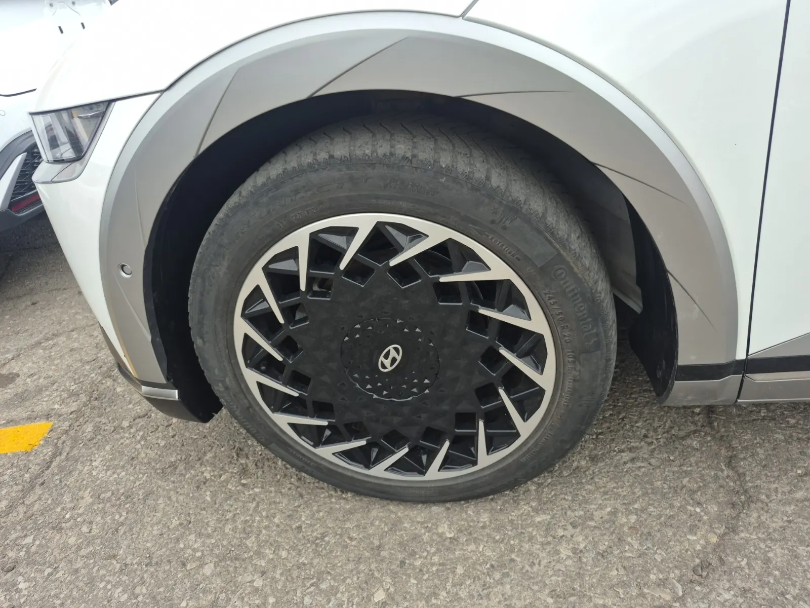 Front driver wheel/tire photo