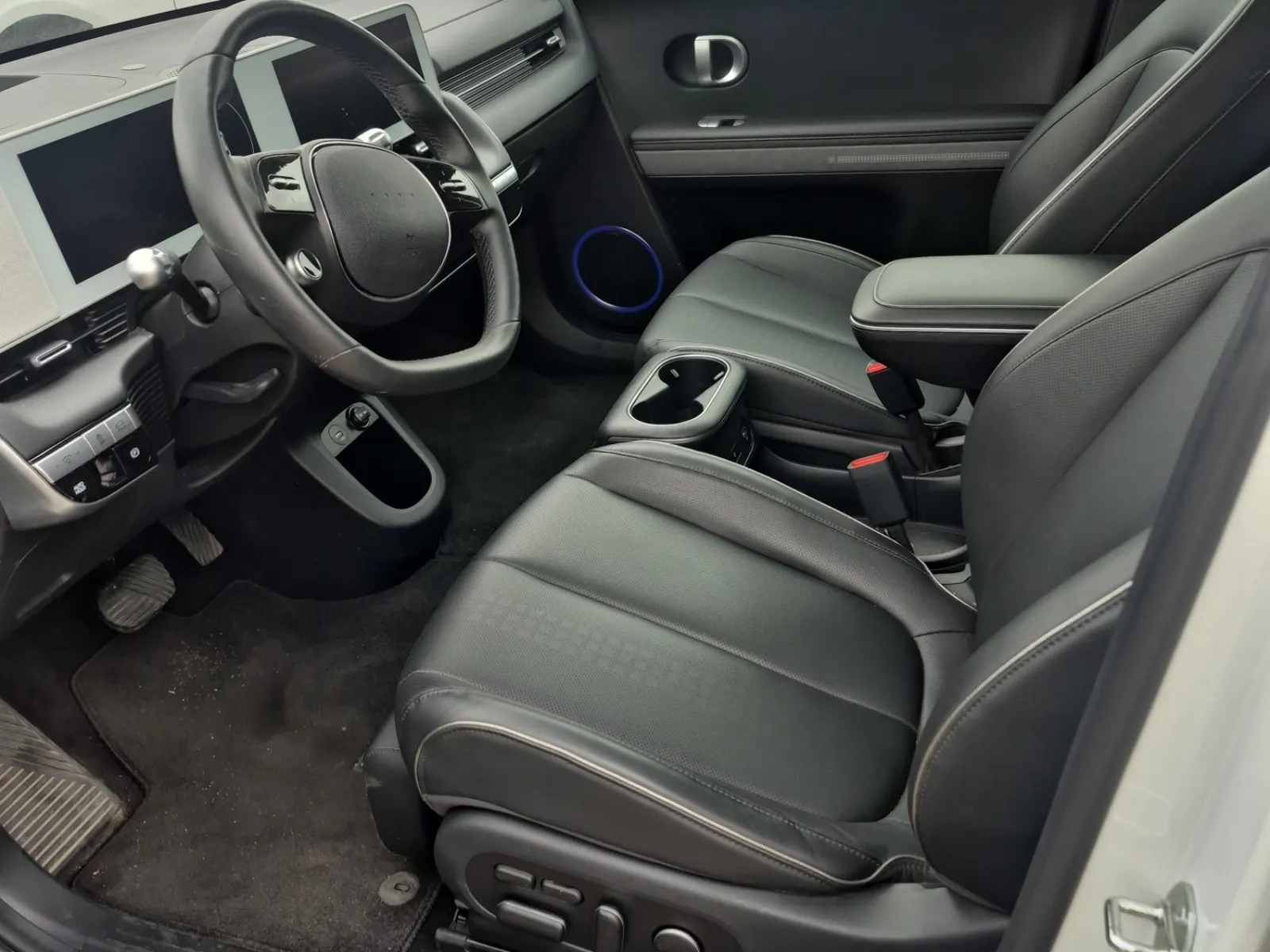 Front Interior Photo