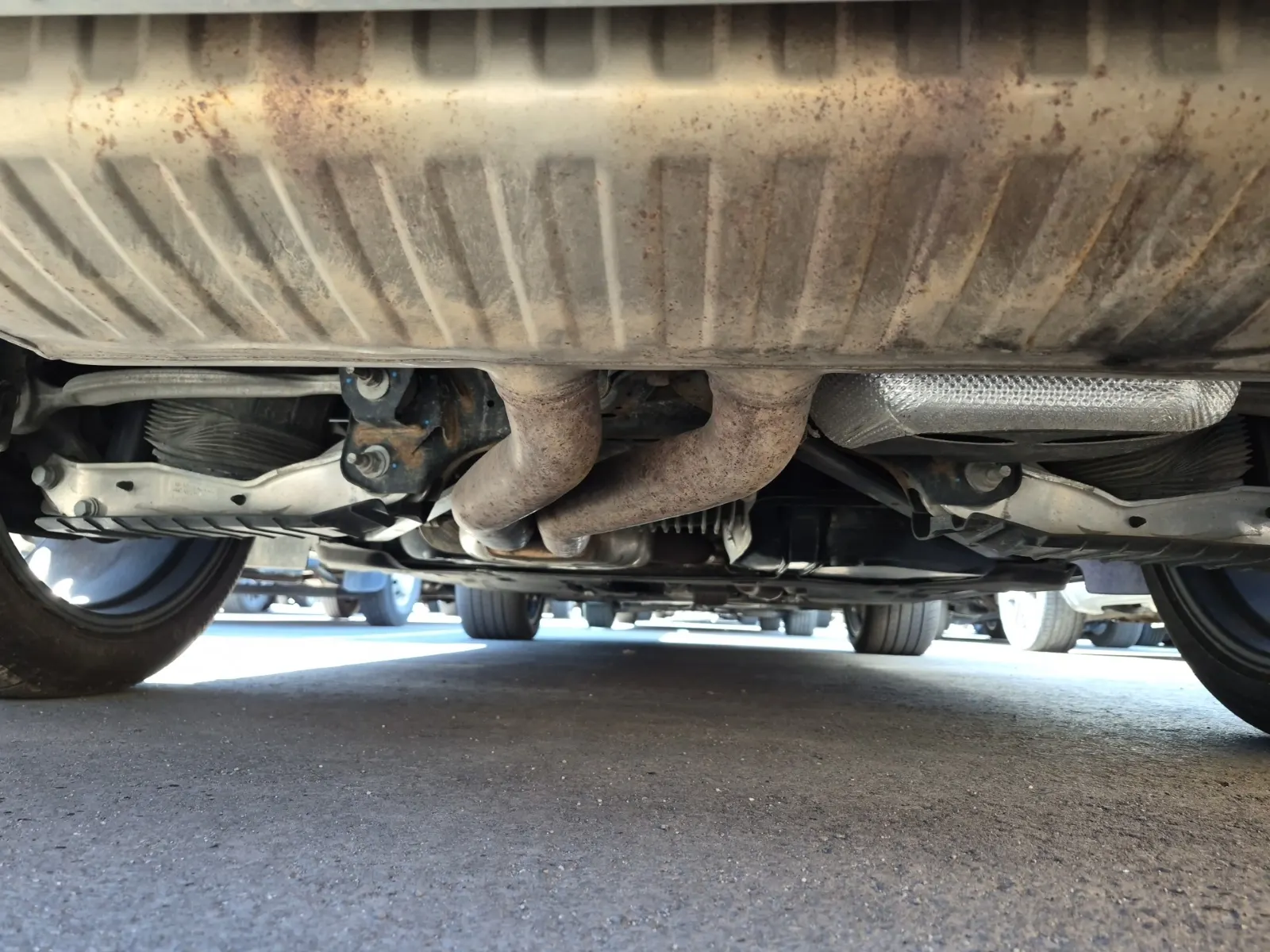 Undercarriage - Rear Photo
