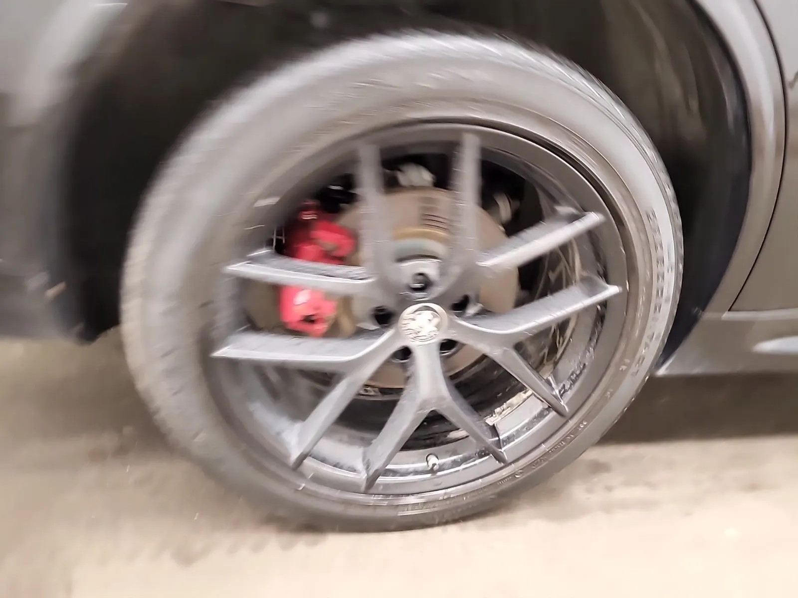 Right Rear Wheel/Tire Photo