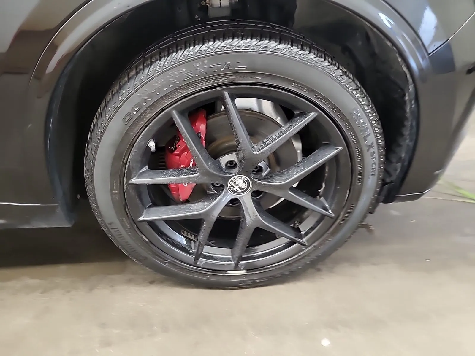 Right Front Wheel/Tire Photo