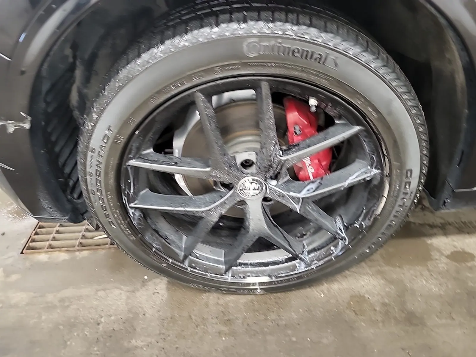 Front driver wheel/tire photo