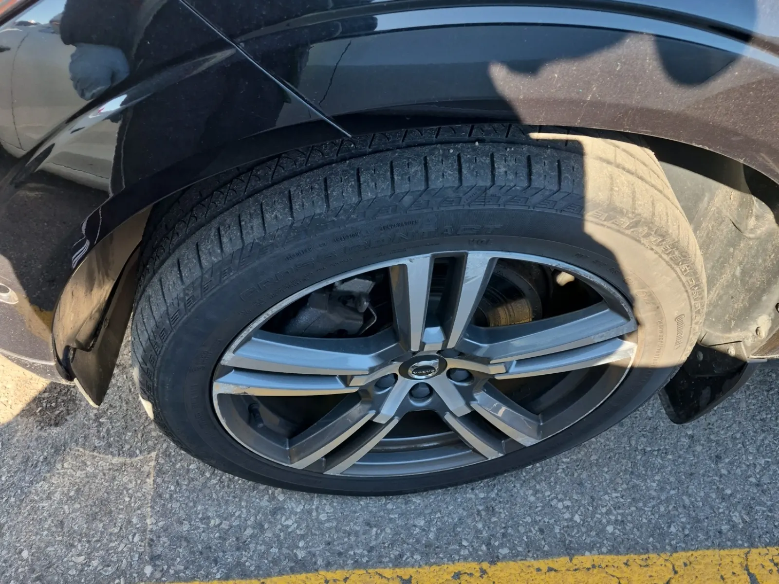 Front driver wheel/tire photo