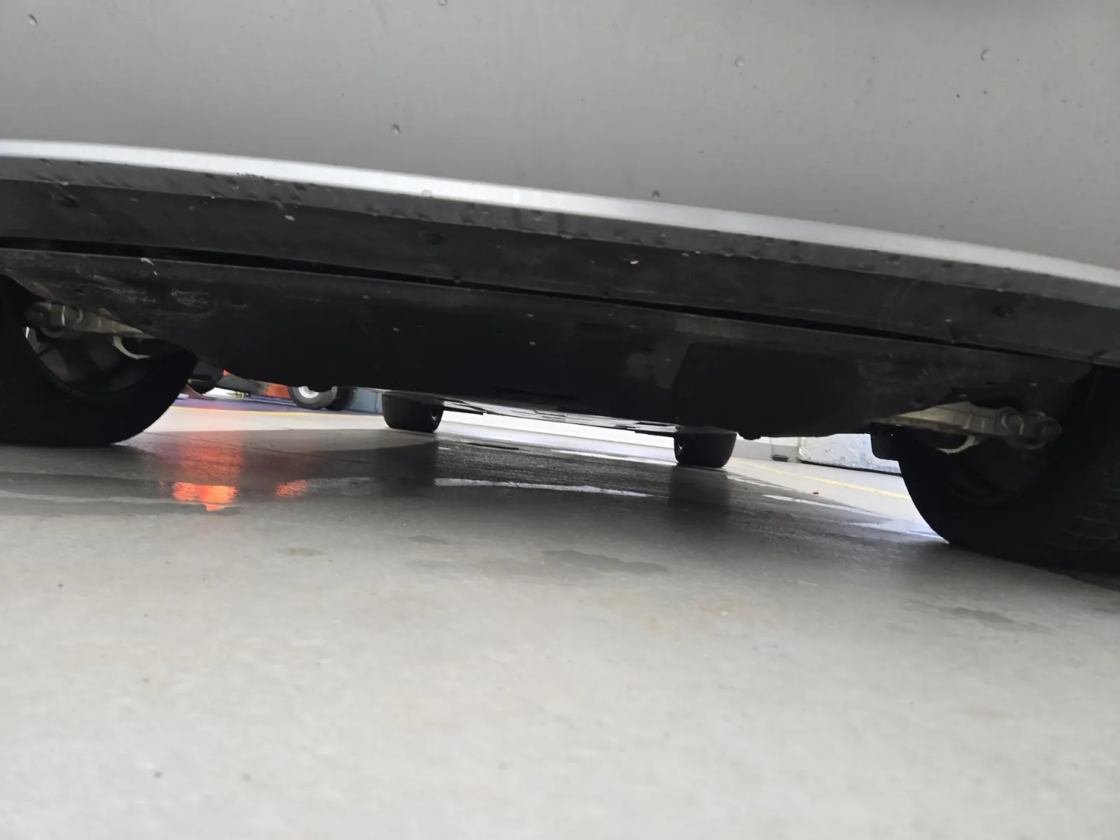 Undercarriage - Rear Photo