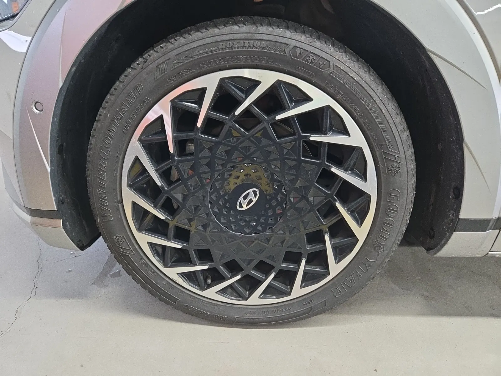Front driver wheel/tire photo
