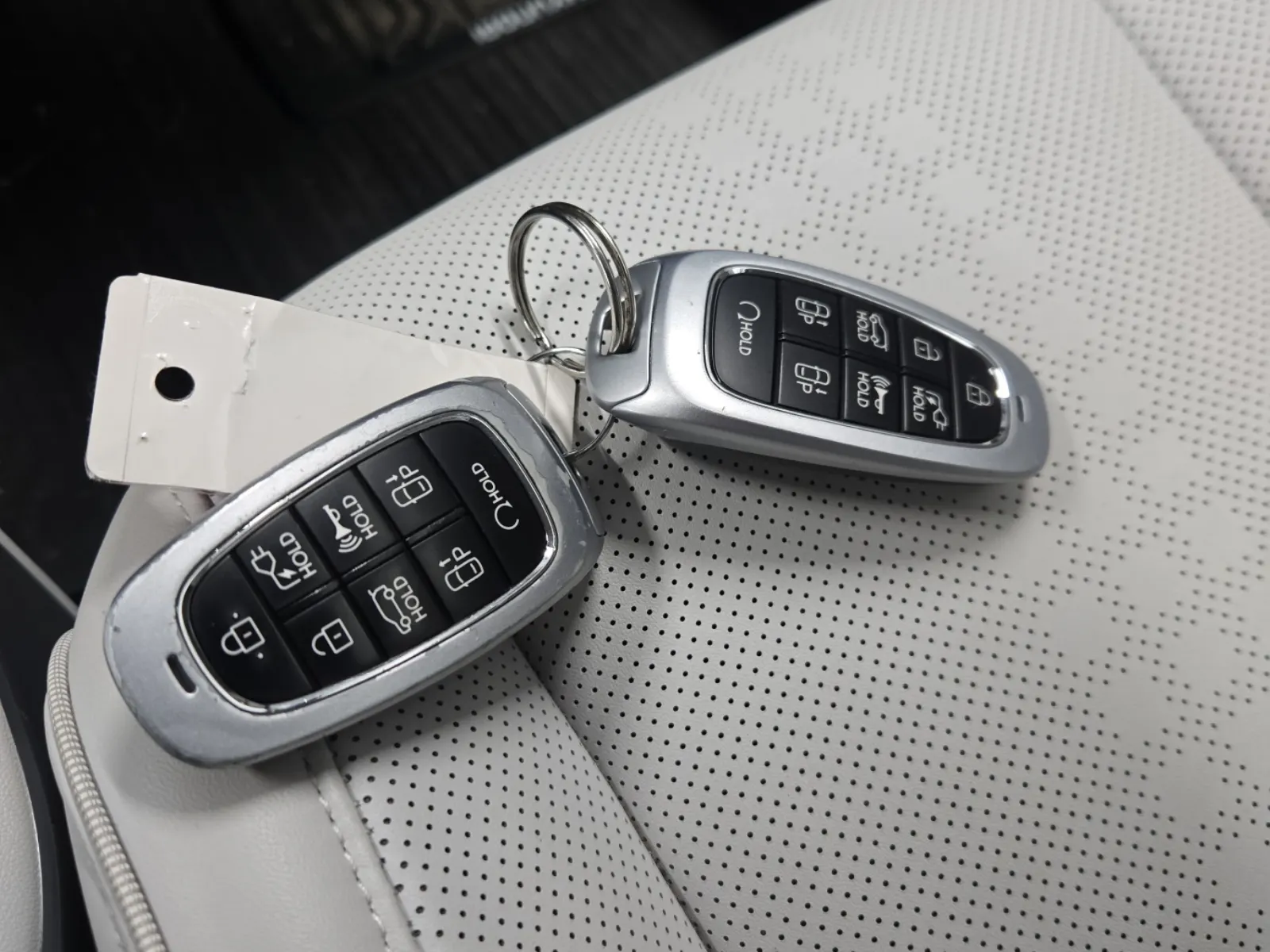 Keys/Fobs/Manual Photo
