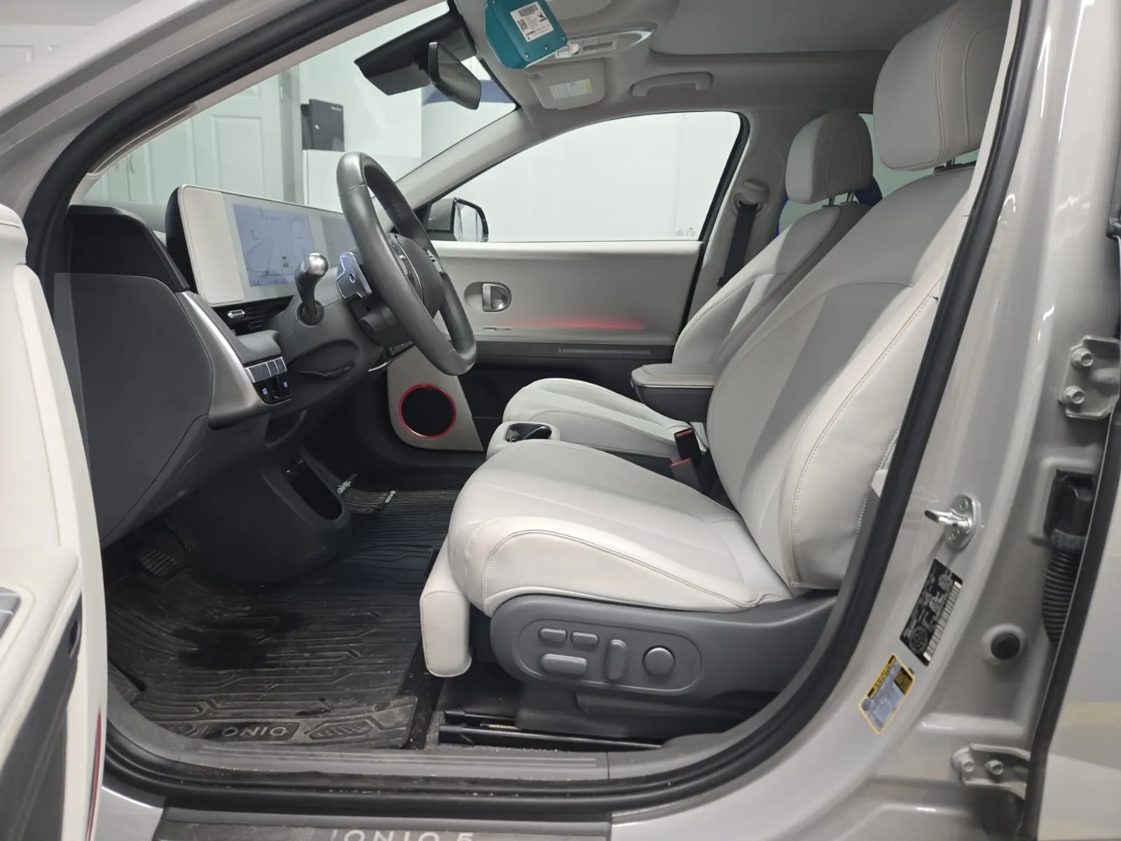 Front Interior Photo