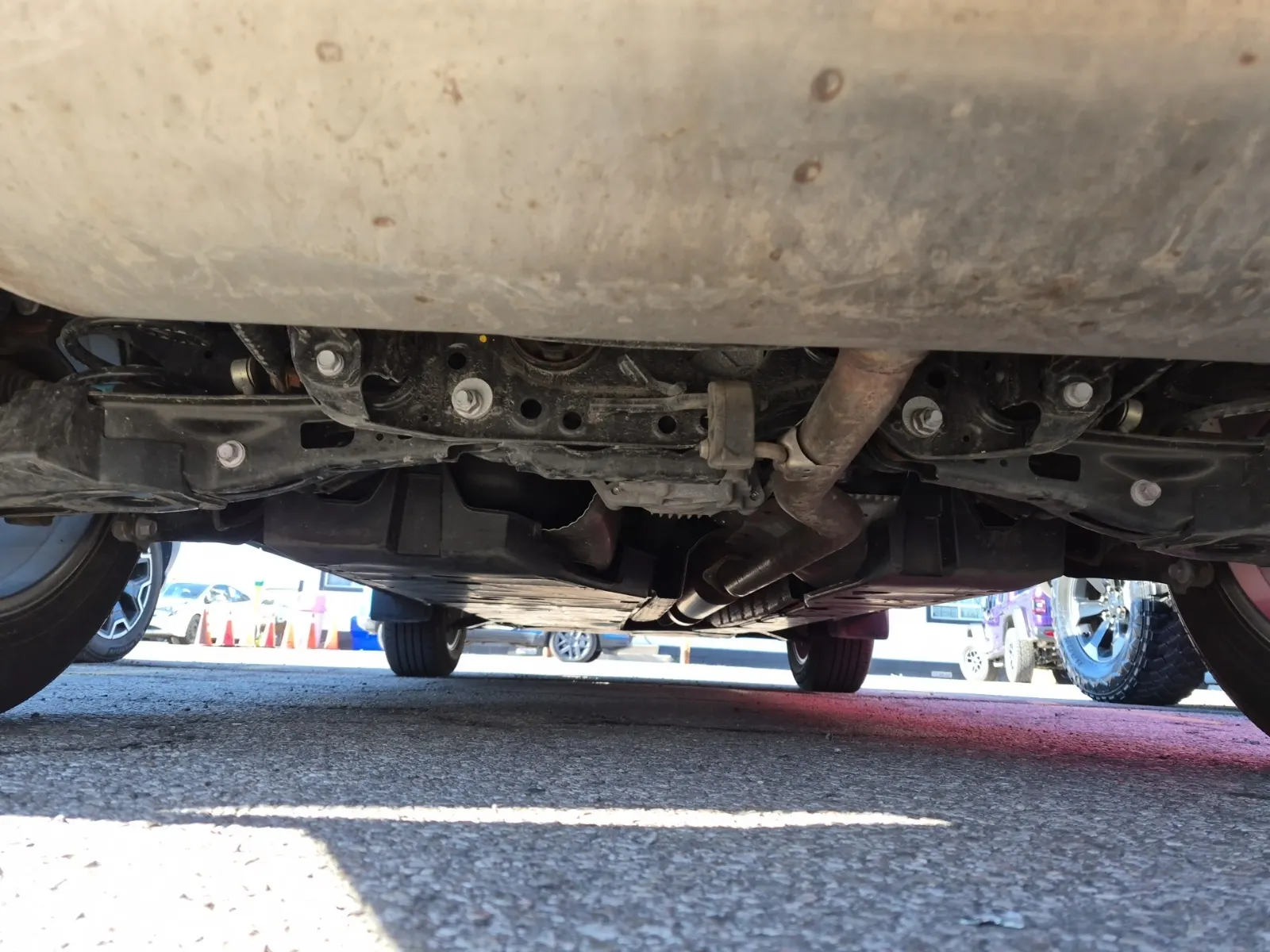 Undercarriage - Rear Photo
