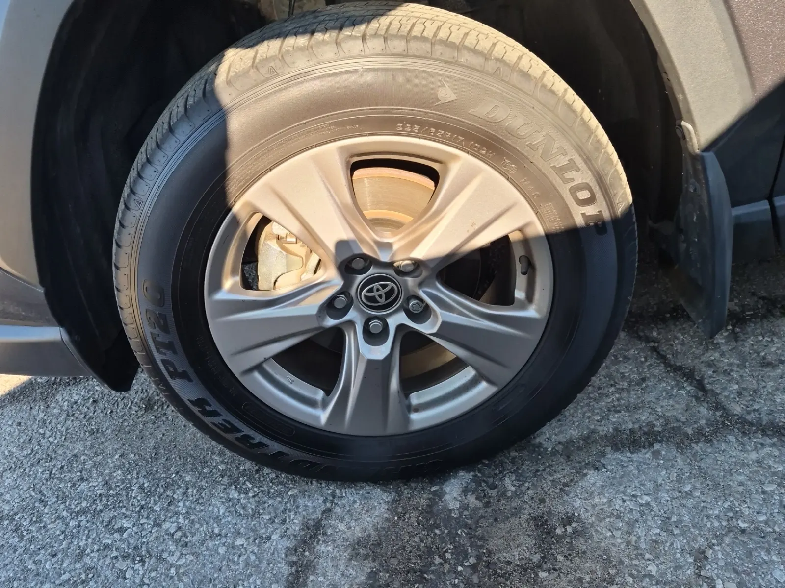 Front driver wheel/tire photo