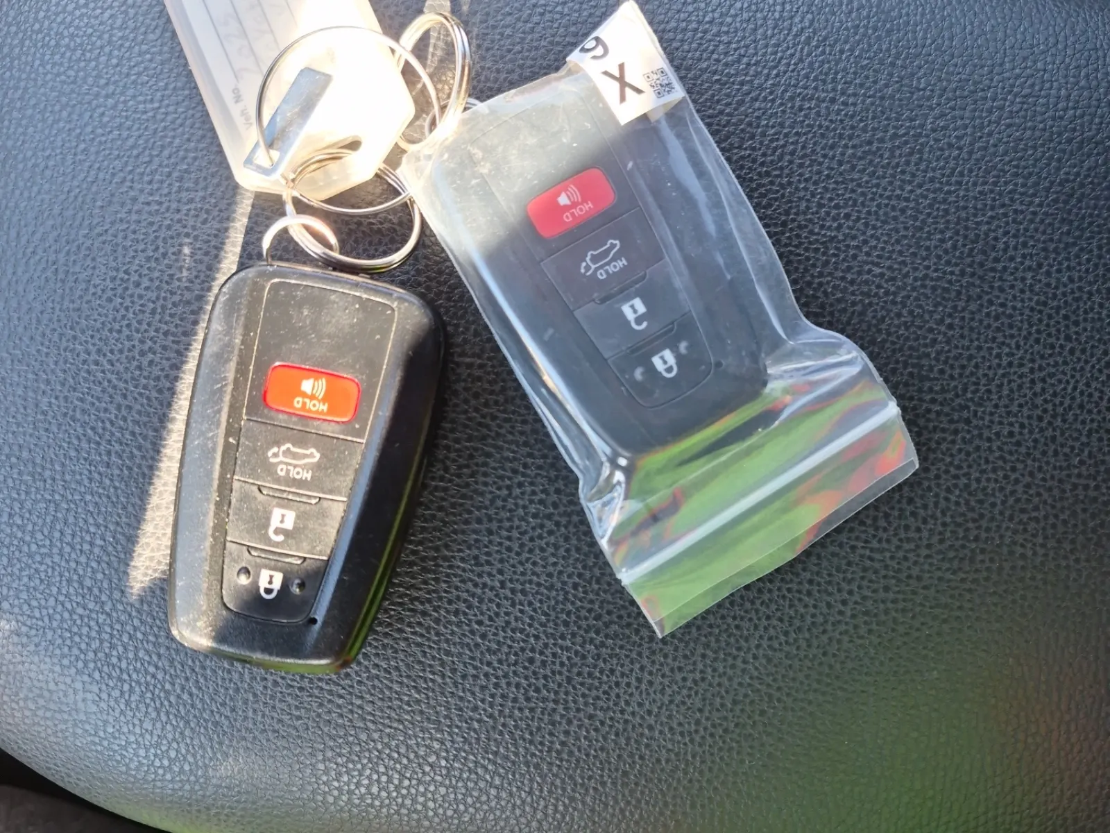 Keys/Fobs/Manual Photo