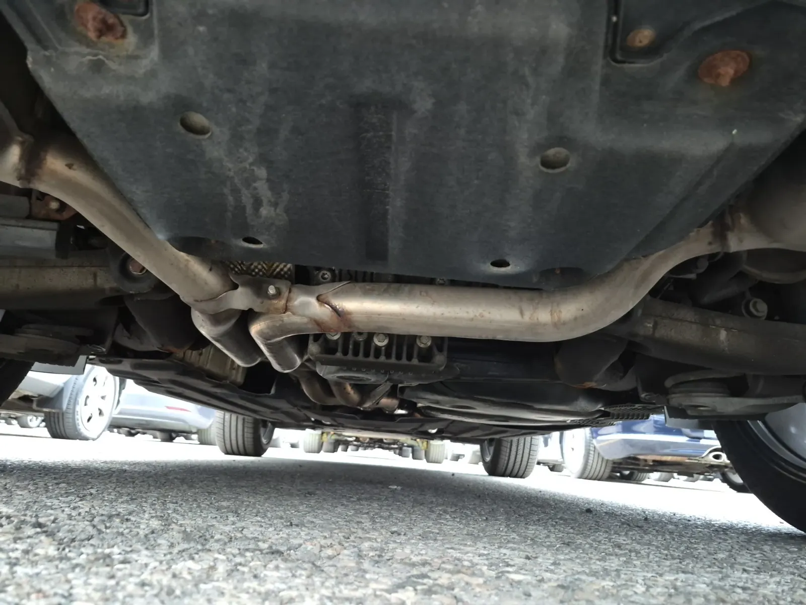 Undercarriage - Rear Photo