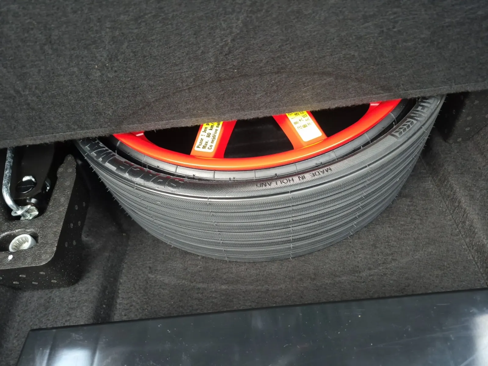 Spare Tire & Wheel Photo
