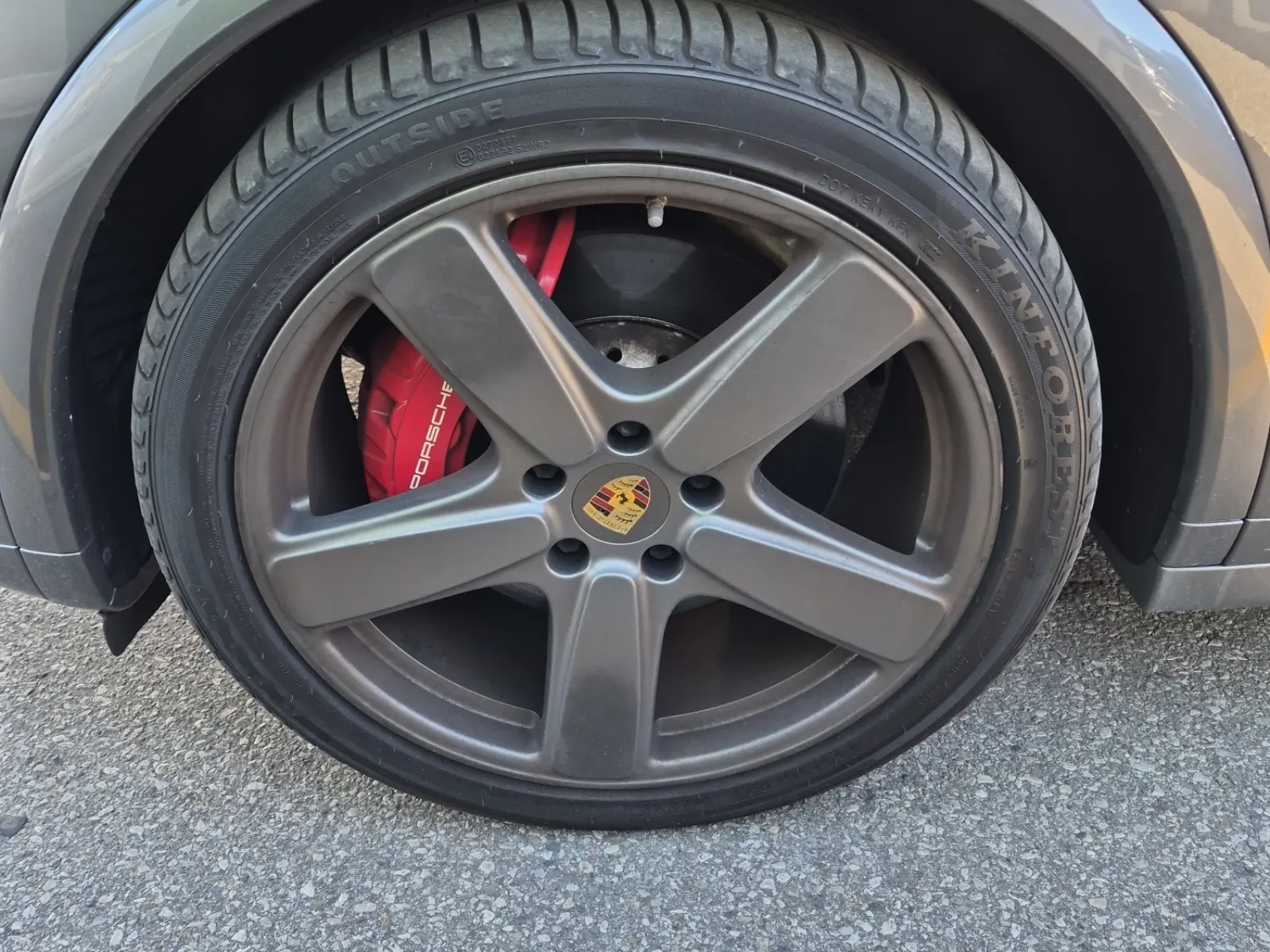 Front driver wheel/tire photo