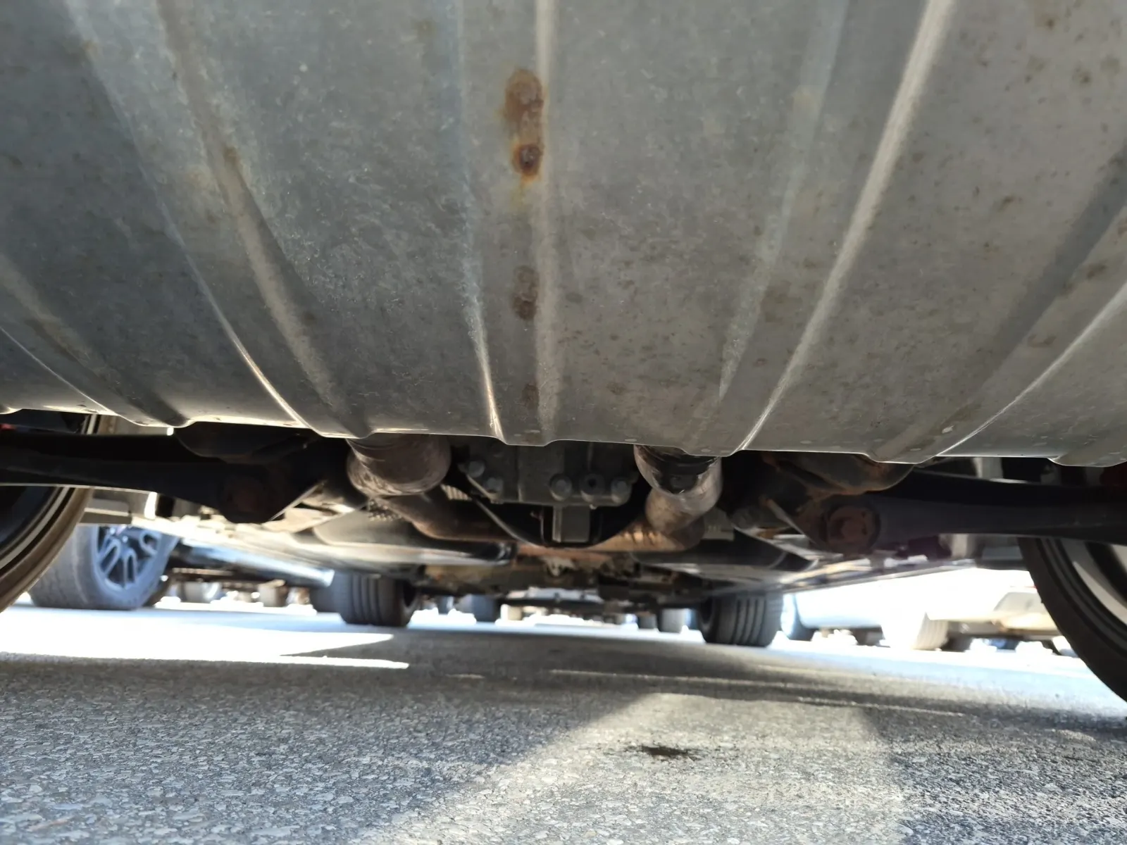 Undercarriage - Rear Photo