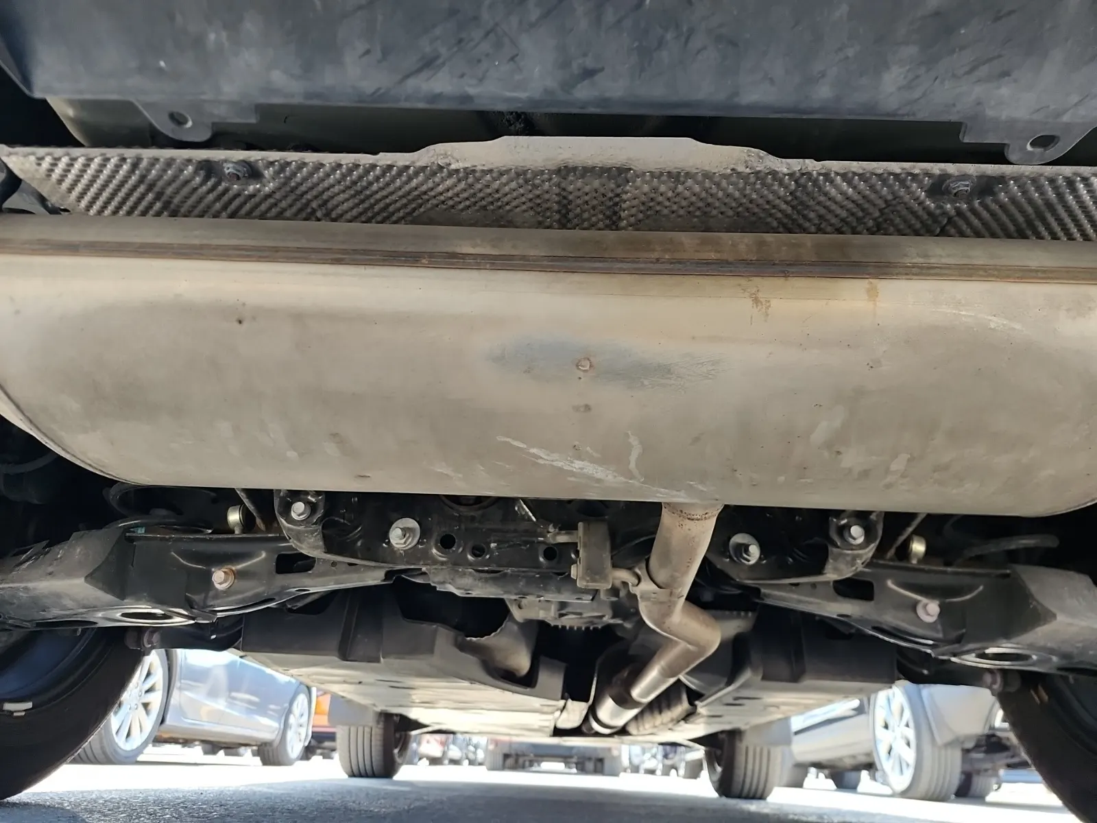 Undercarriage - Rear Photo