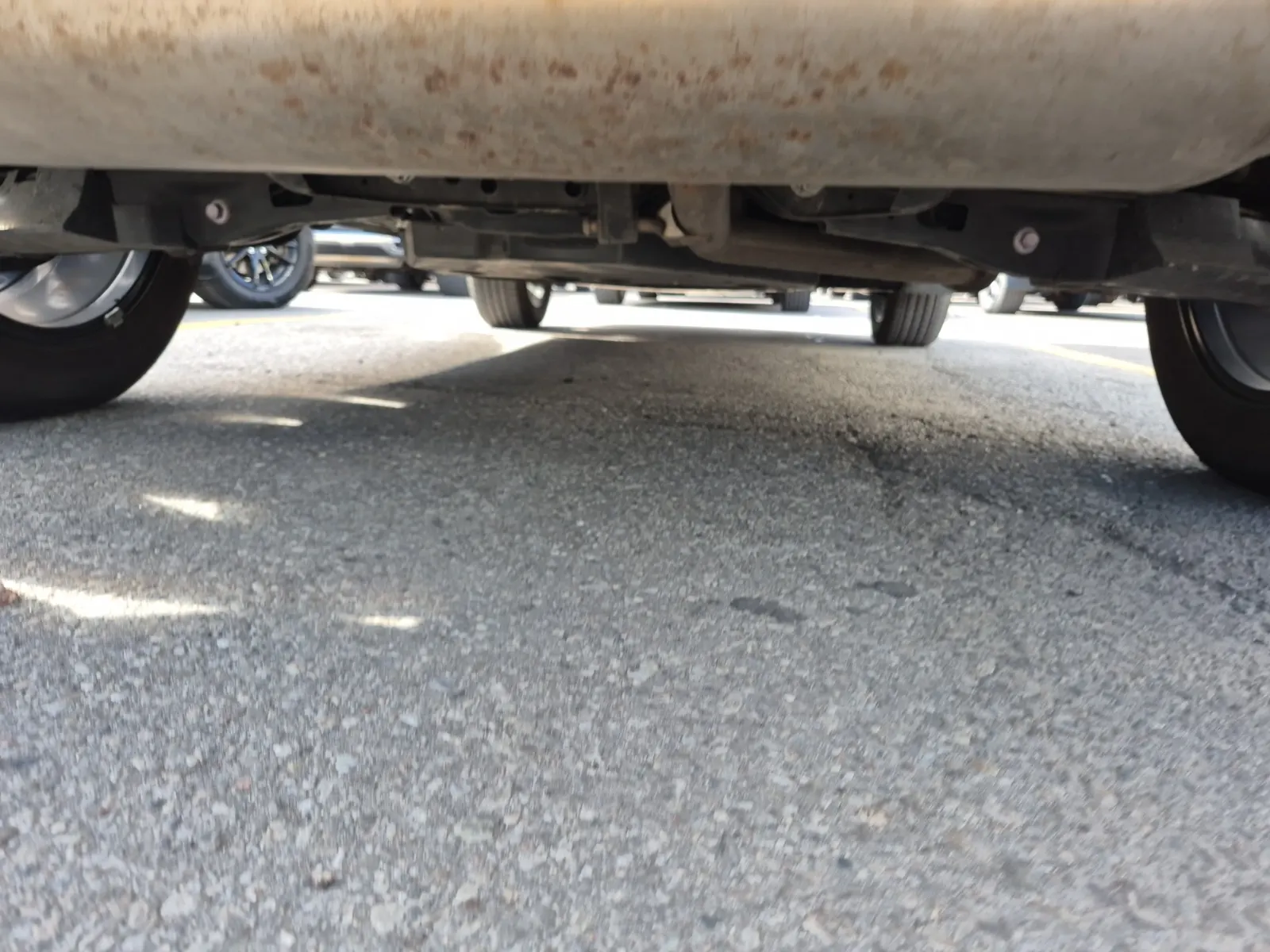 Undercarriage - Rear Photo