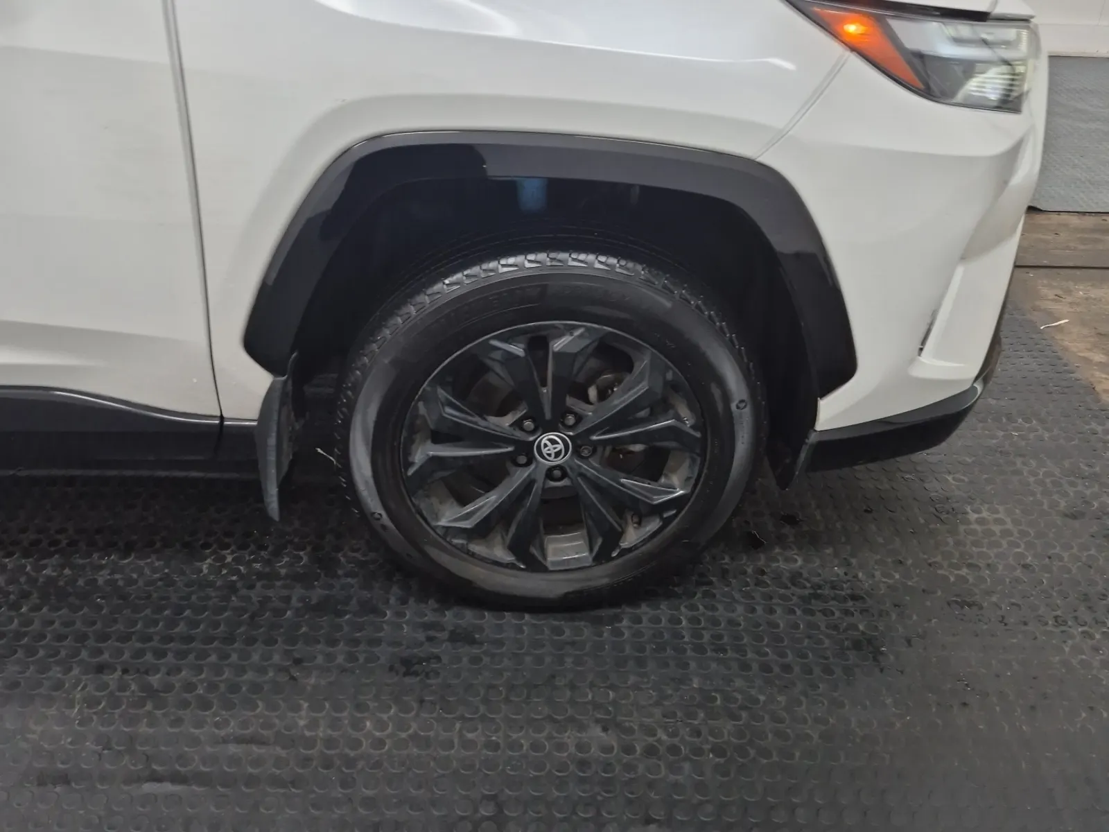 Right Front Wheel/Tire Photo