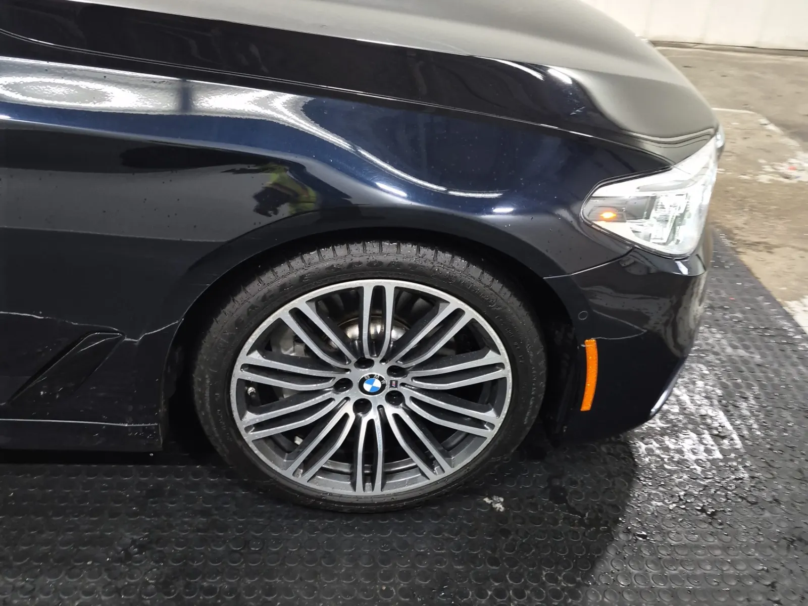 Right Front Wheel/Tire Photo