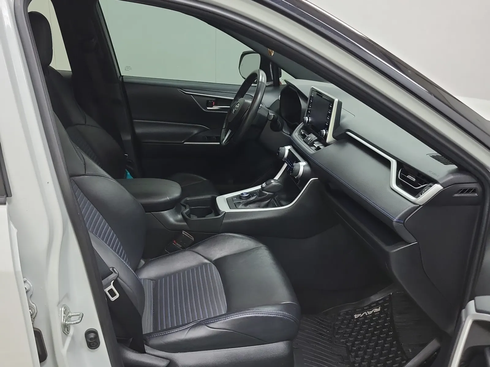 Right Side Interior Photo