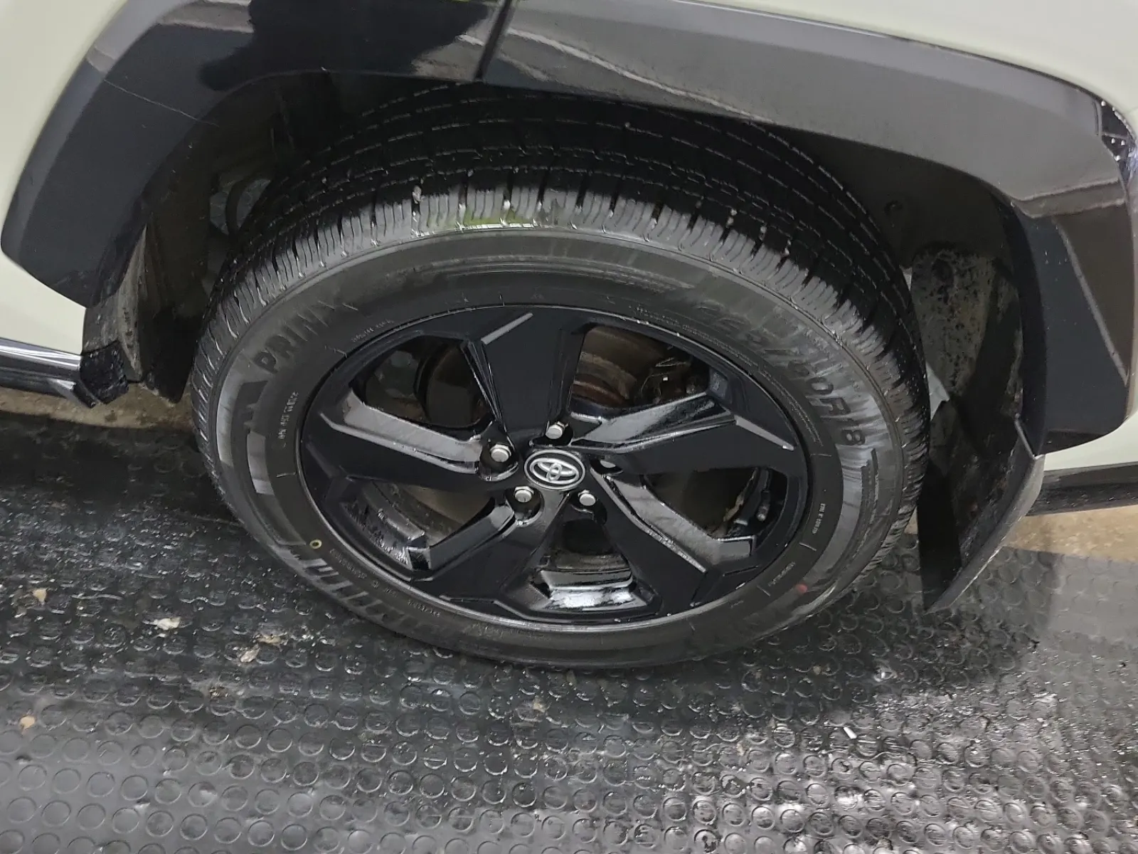 Left Rear Wheel/Tire Photo