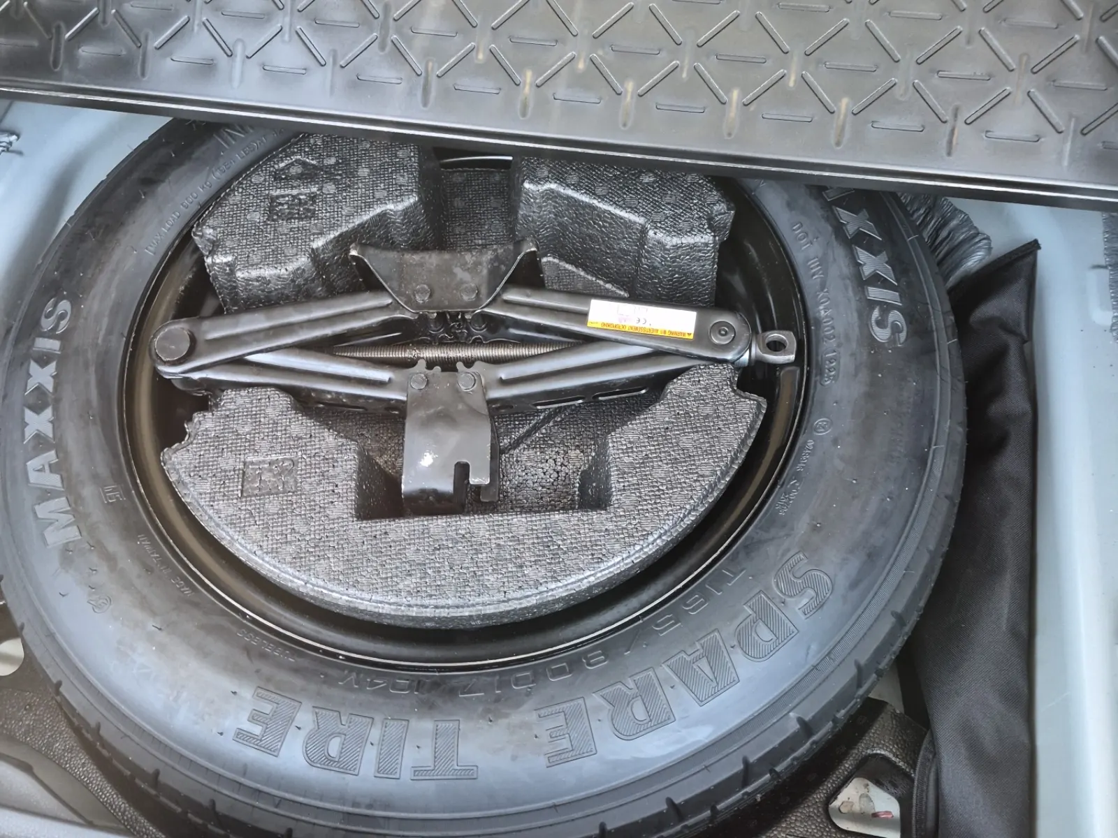 Spare Tire & Wheel Photo