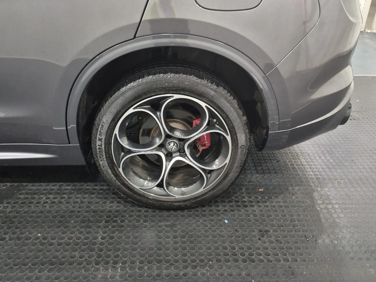 Left Rear Wheel/Tire Photo