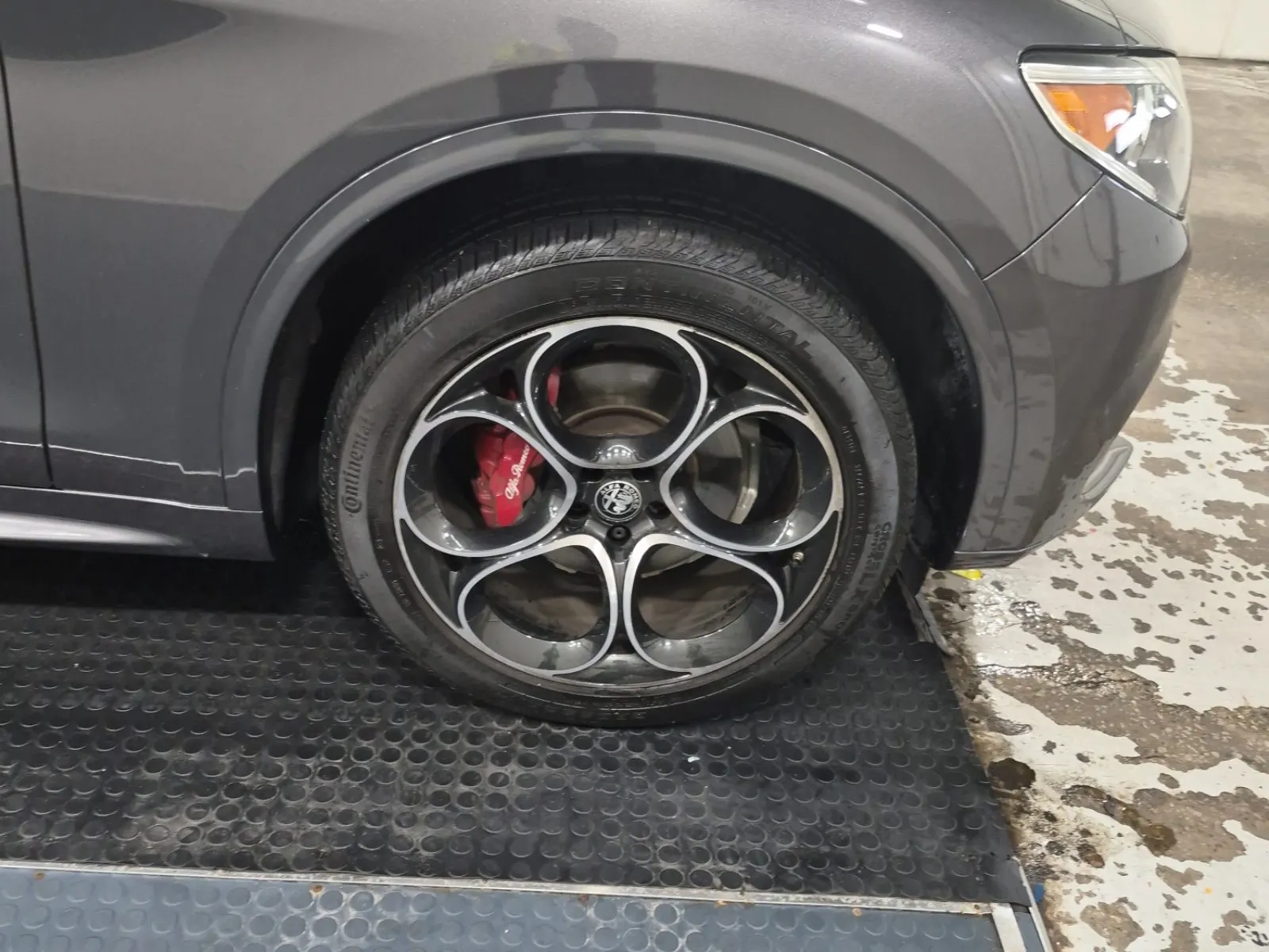 Right Front Wheel/Tire Photo