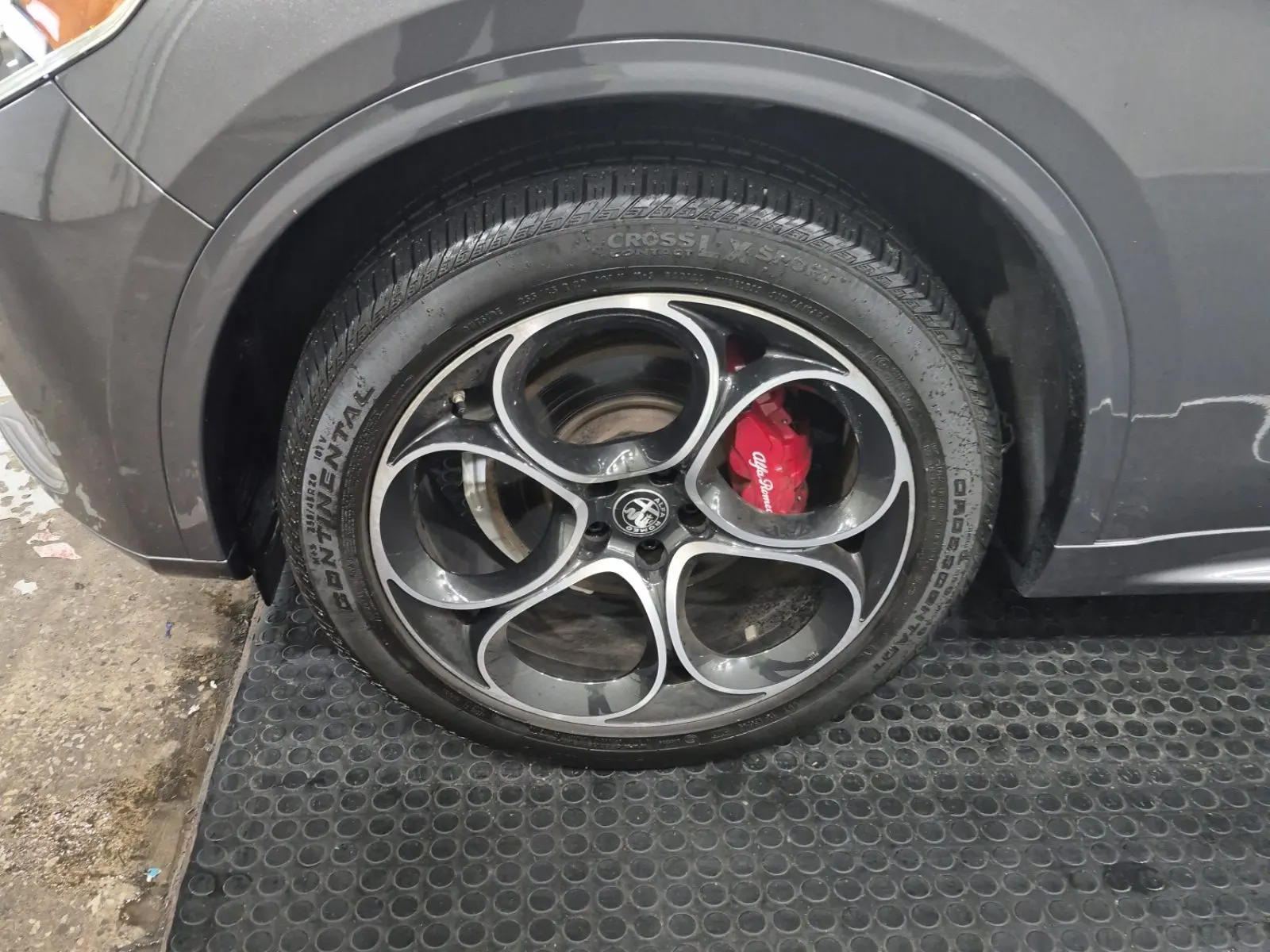 Front driver wheel/tire photo