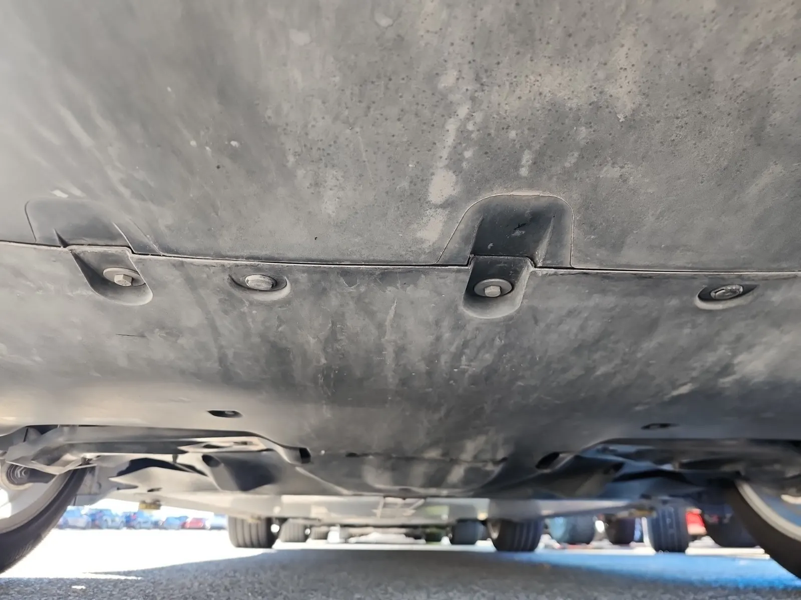 Undercarriage - Rear Photo