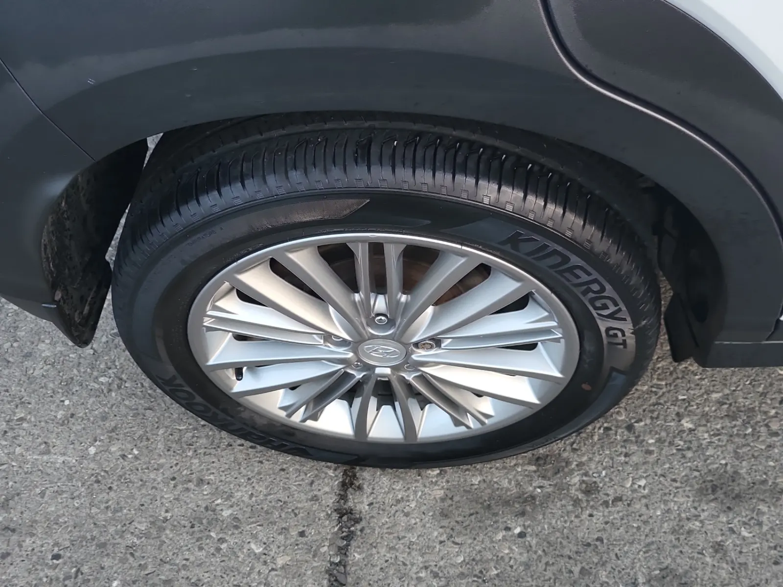 Right Rear Wheel/Tire Photo