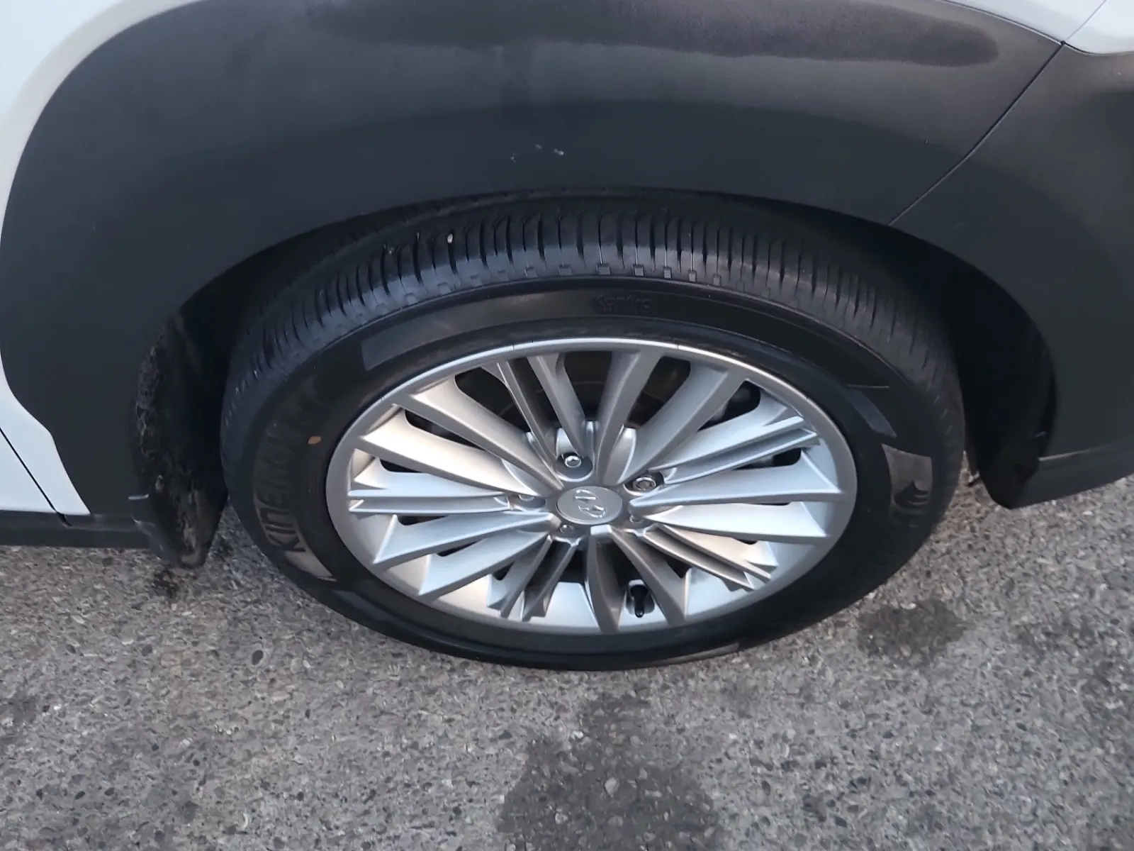 Right Front Wheel/Tire Photo