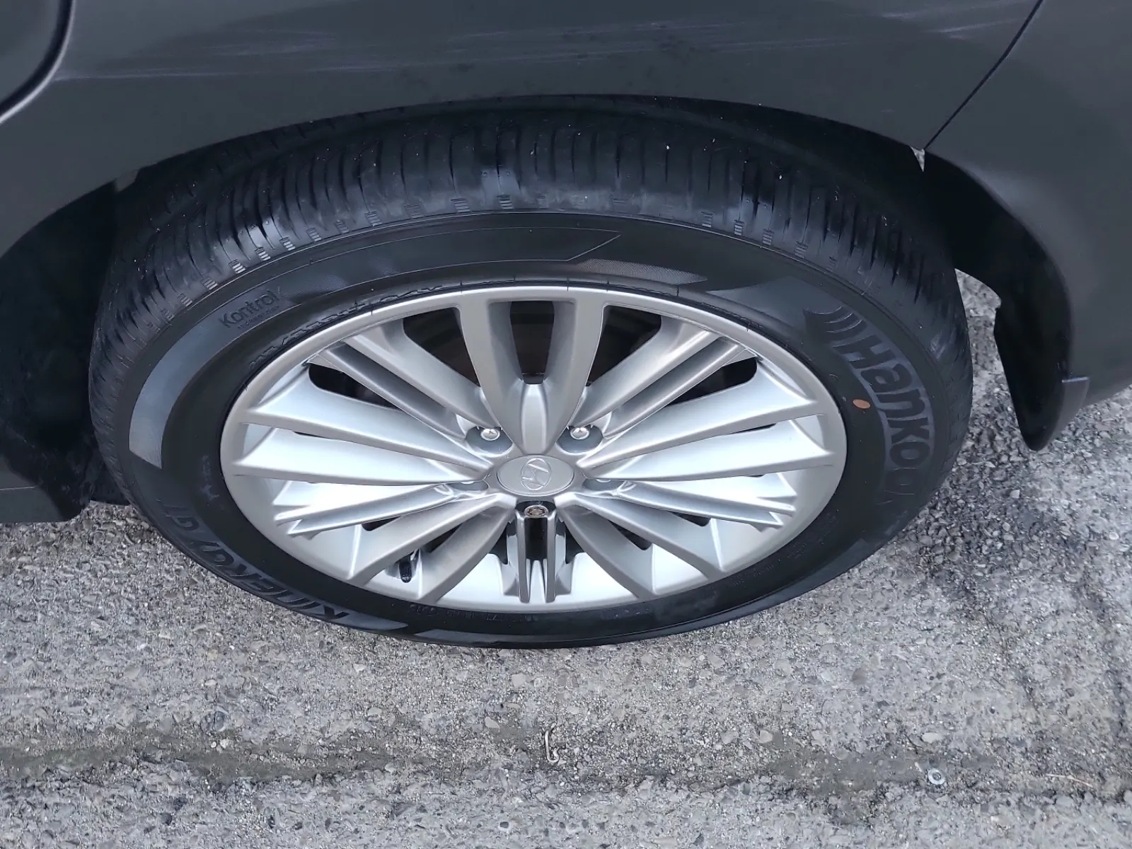 Left Rear Wheel/Tire Photo