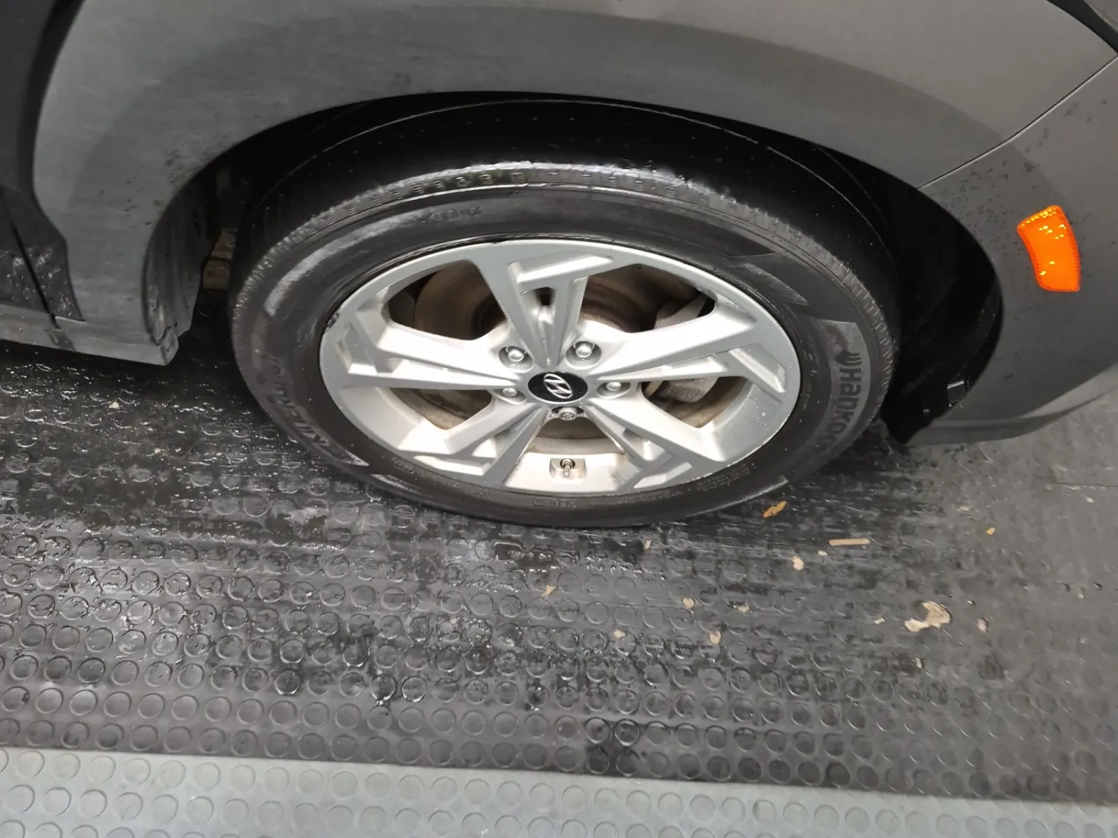 Right Front Wheel/Tire Photo