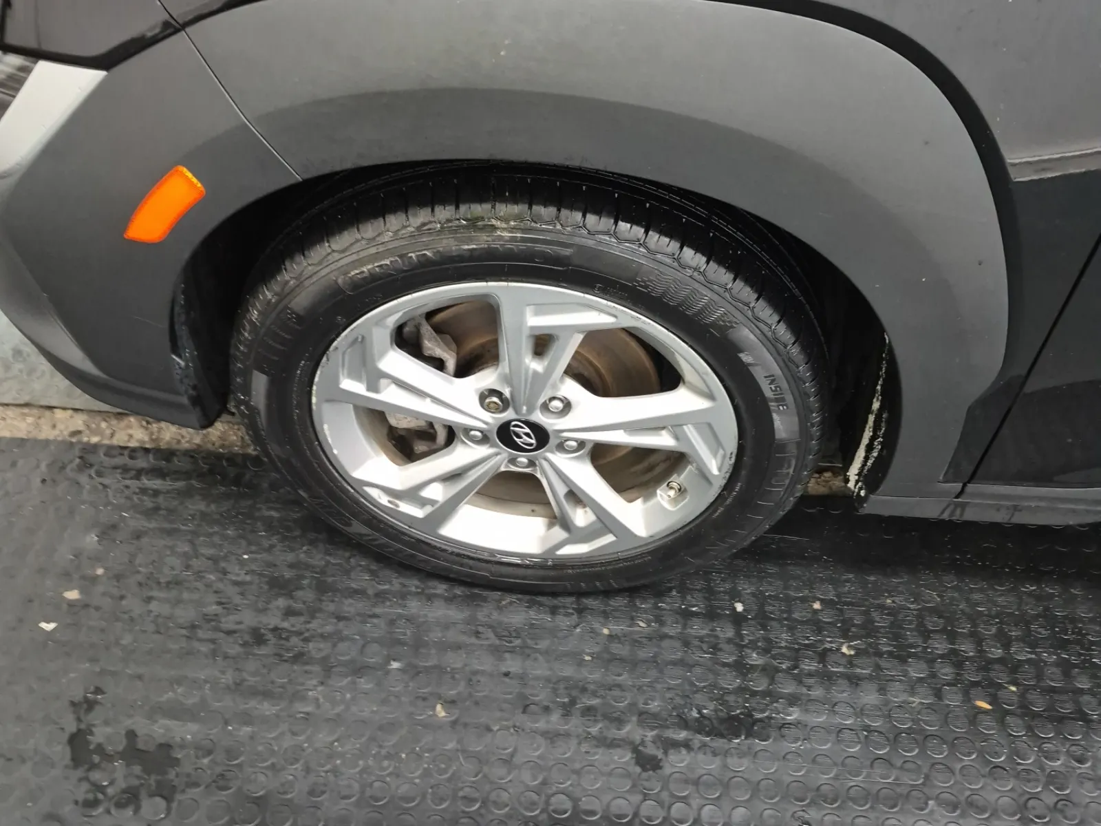 Front driver wheel/tire photo
