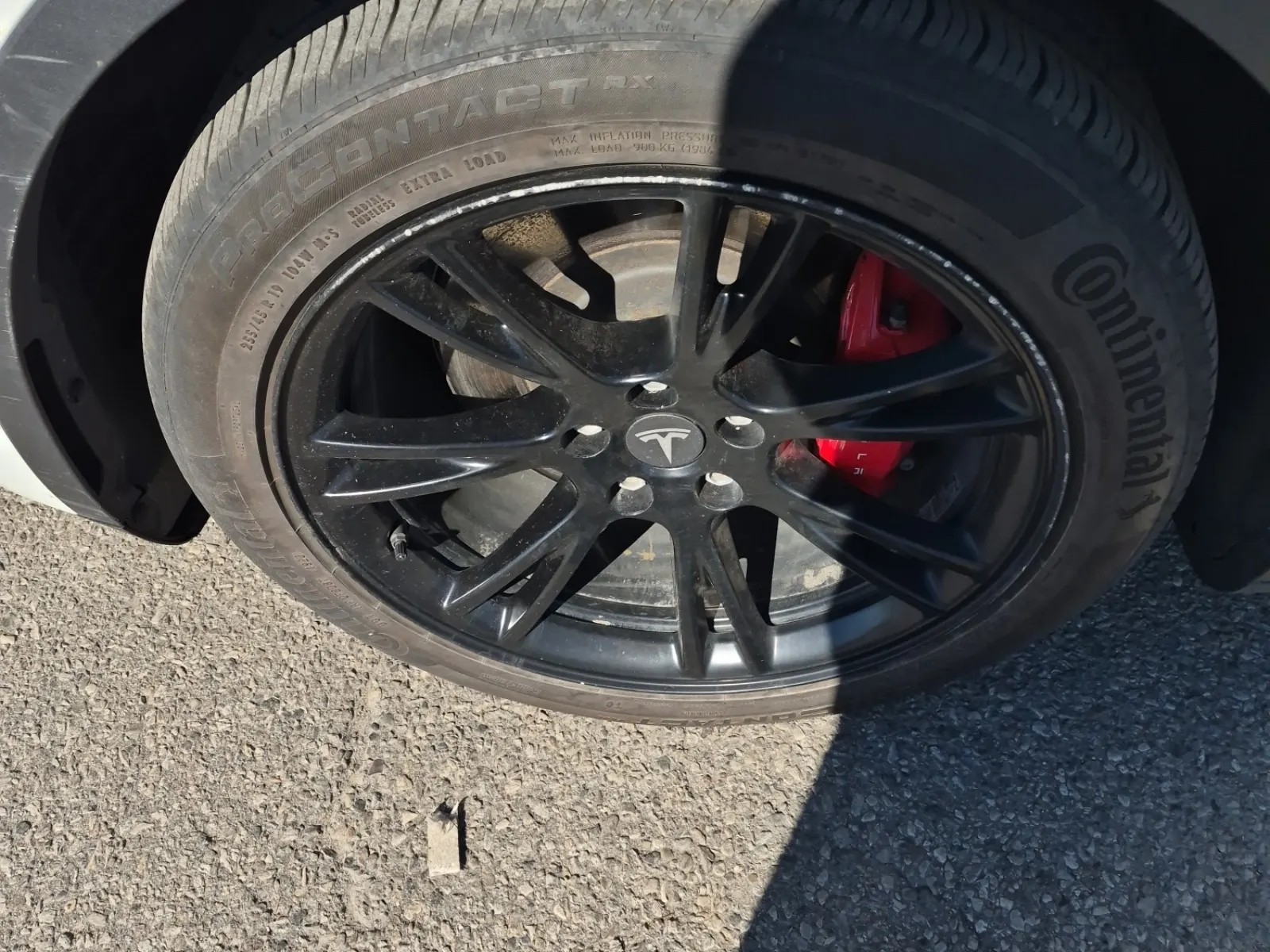 Front driver wheel/tire photo