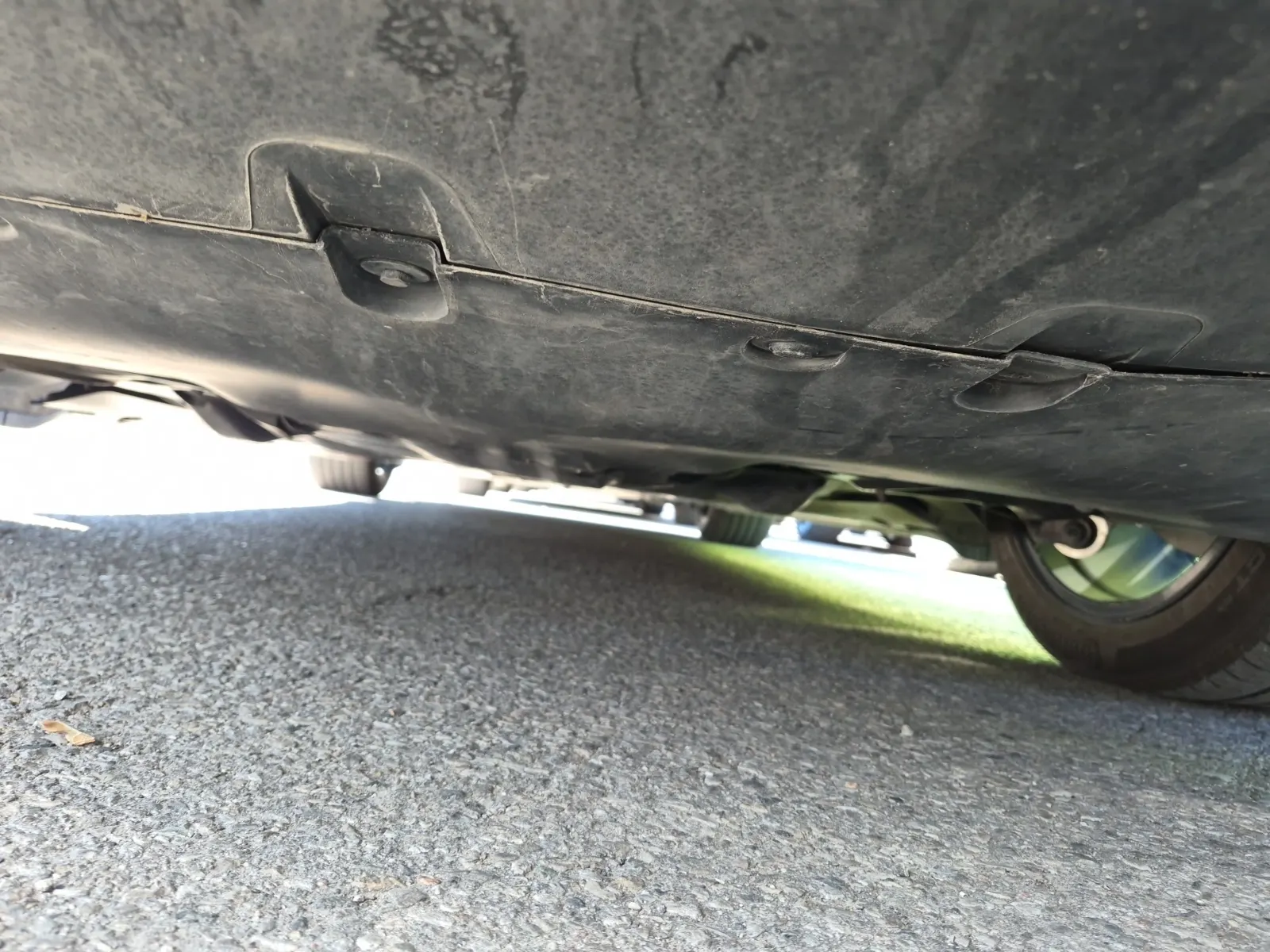 Undercarriage - Rear Photo