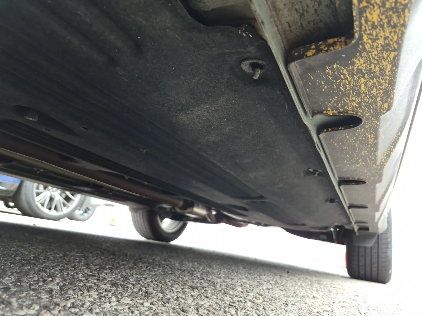 Undercarriage - Driver Photo