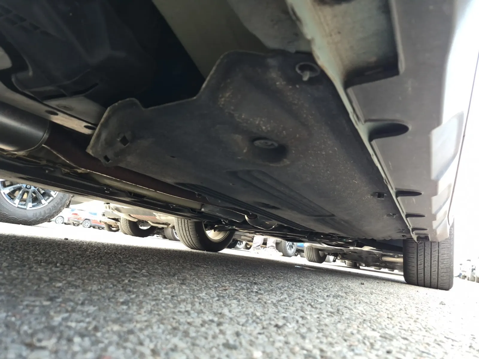 Undercarriage - Passenger Photo