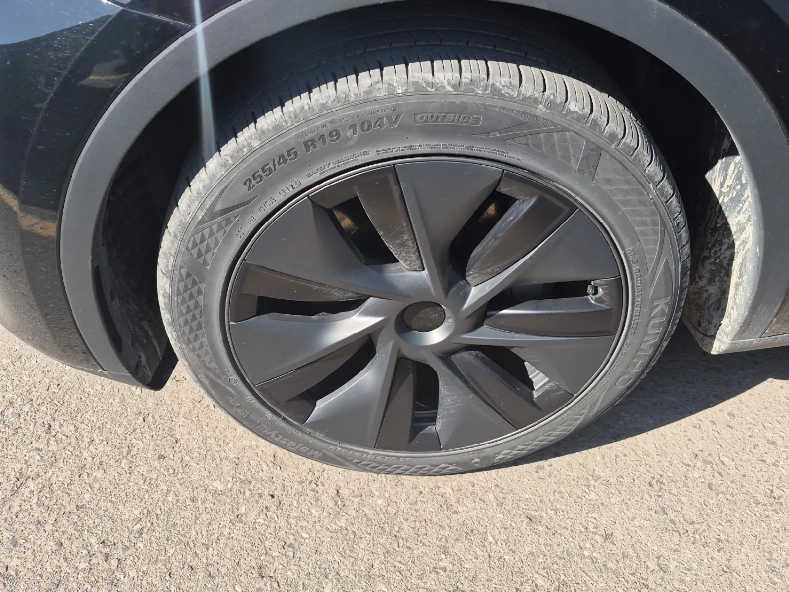 Front driver wheel/tire photo
