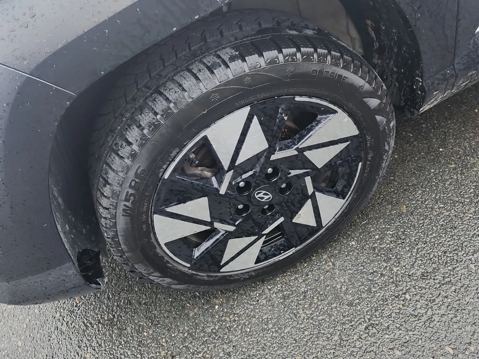 Front driver wheel/tire photo