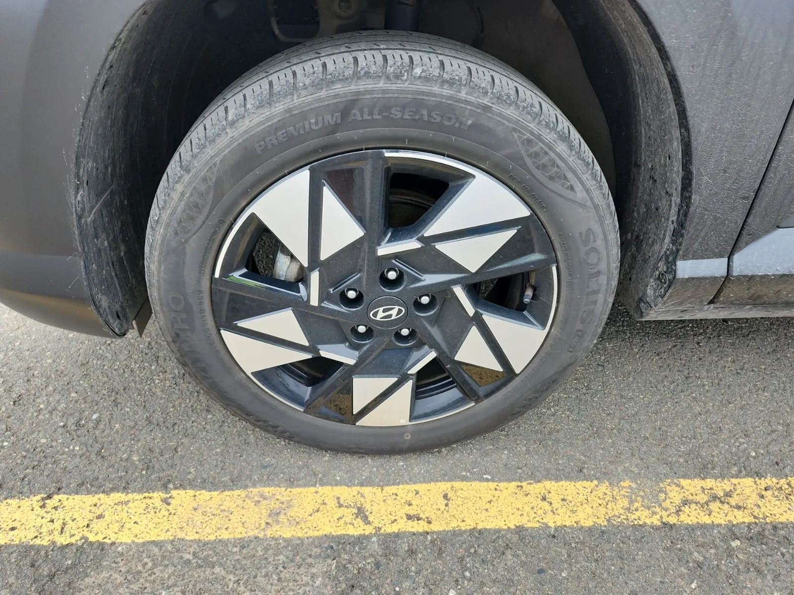 Front driver wheel/tire photo