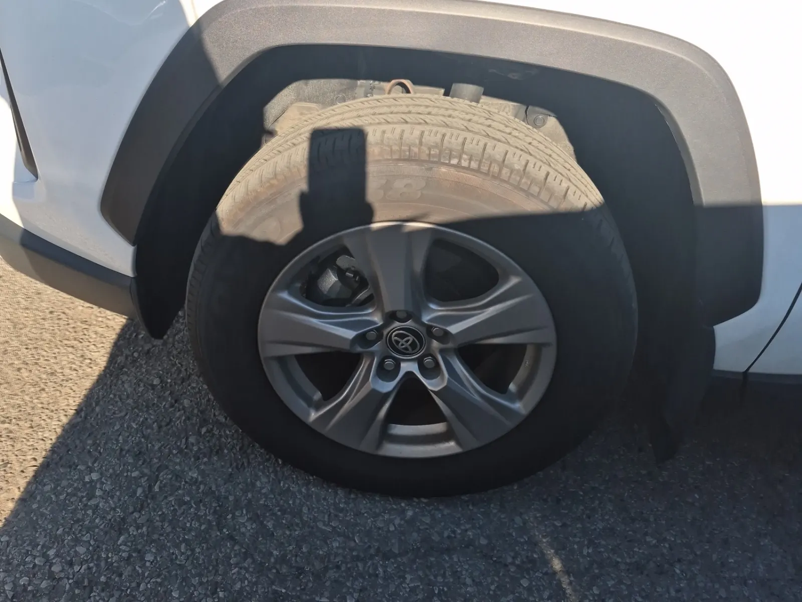 Front driver wheel/tire photo