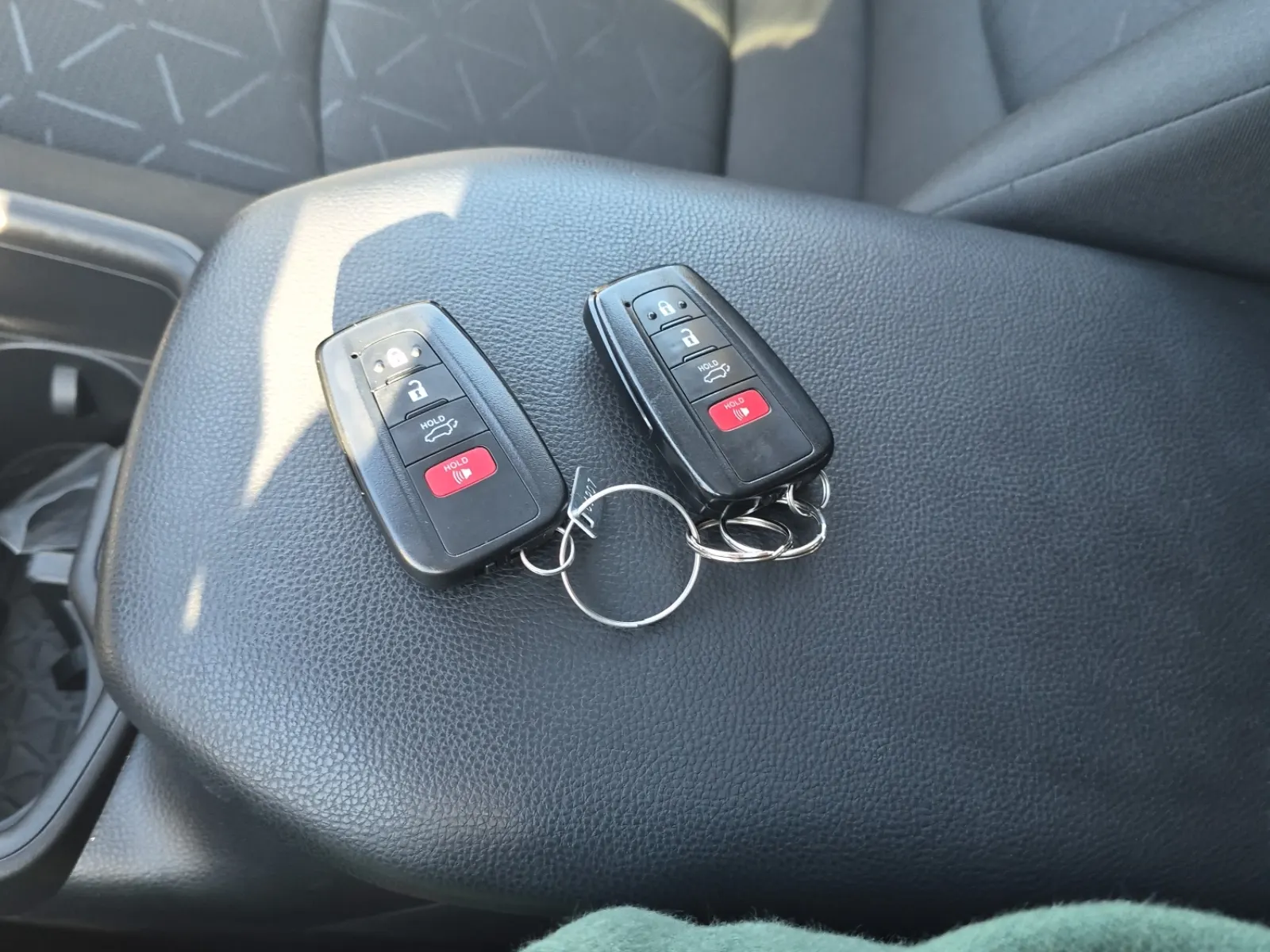 Keys/Fobs/Manual Photo