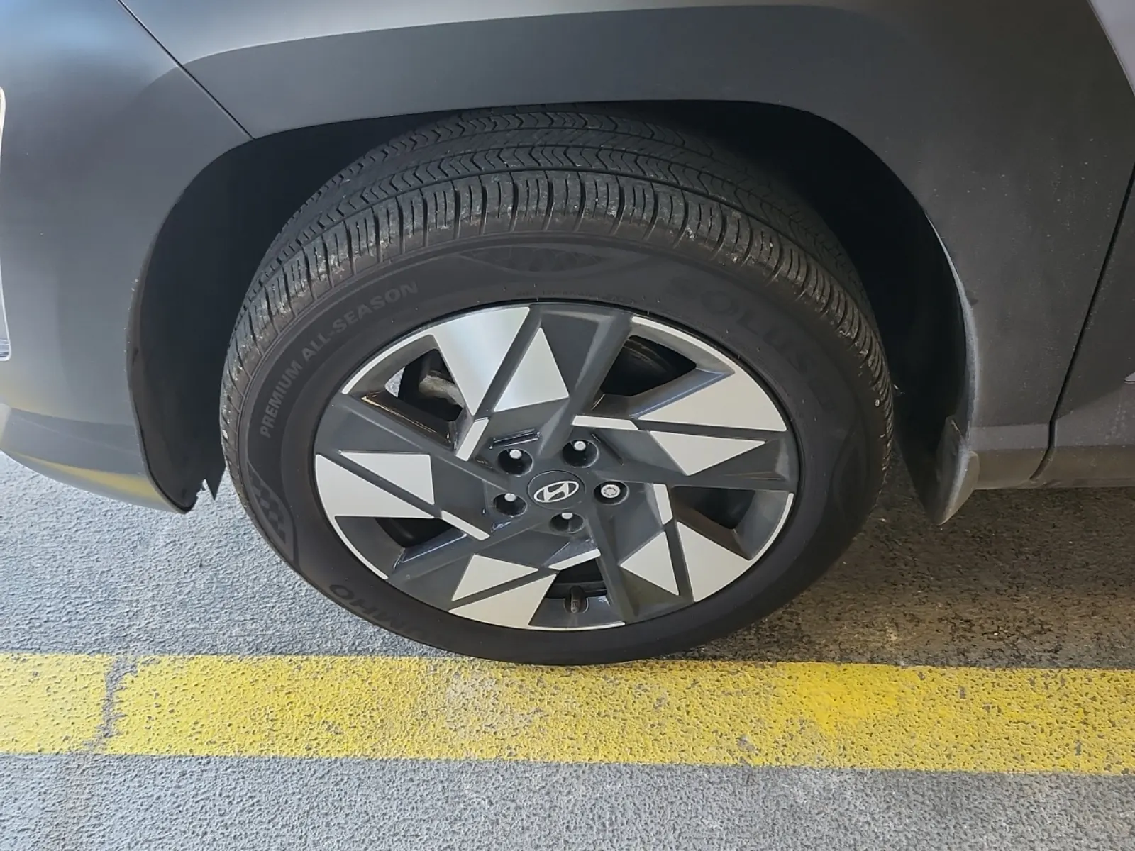 Front driver wheel/tire photo