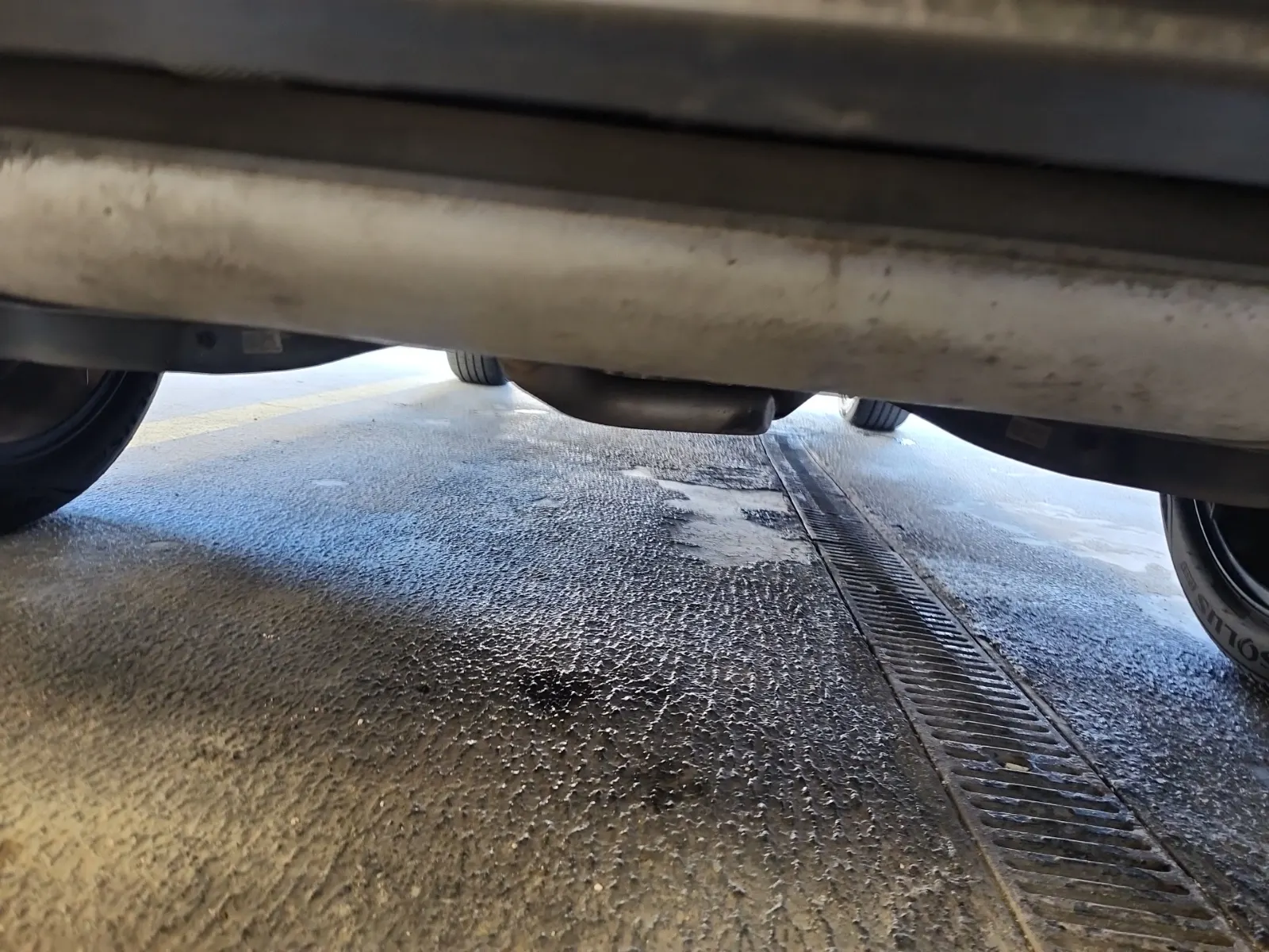Undercarriage - Rear Photo