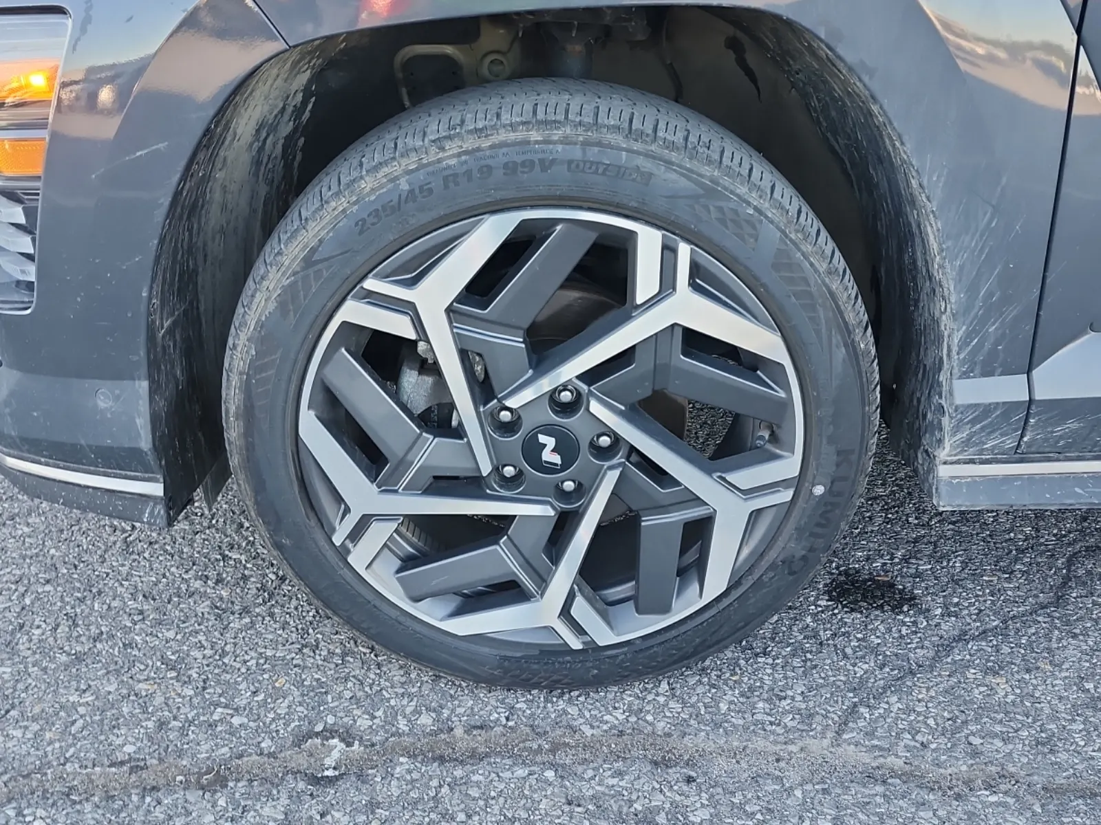 Front driver wheel/tire photo