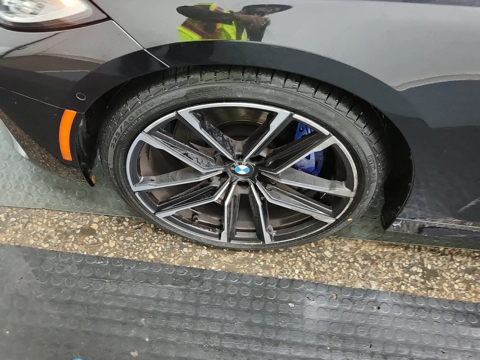 Front driver wheel/tire photo