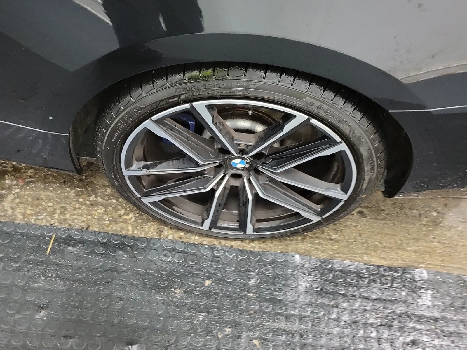 Left Rear Wheel/Tire Photo