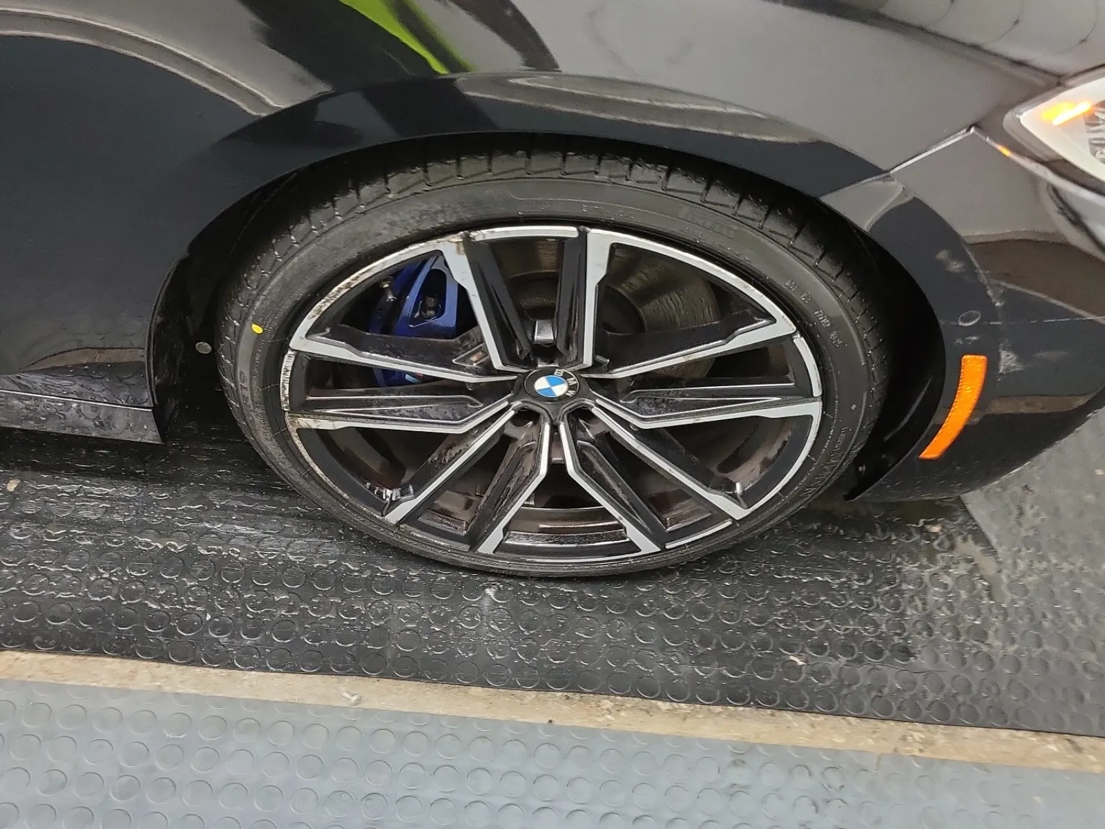 Right Front Wheel/Tire Photo